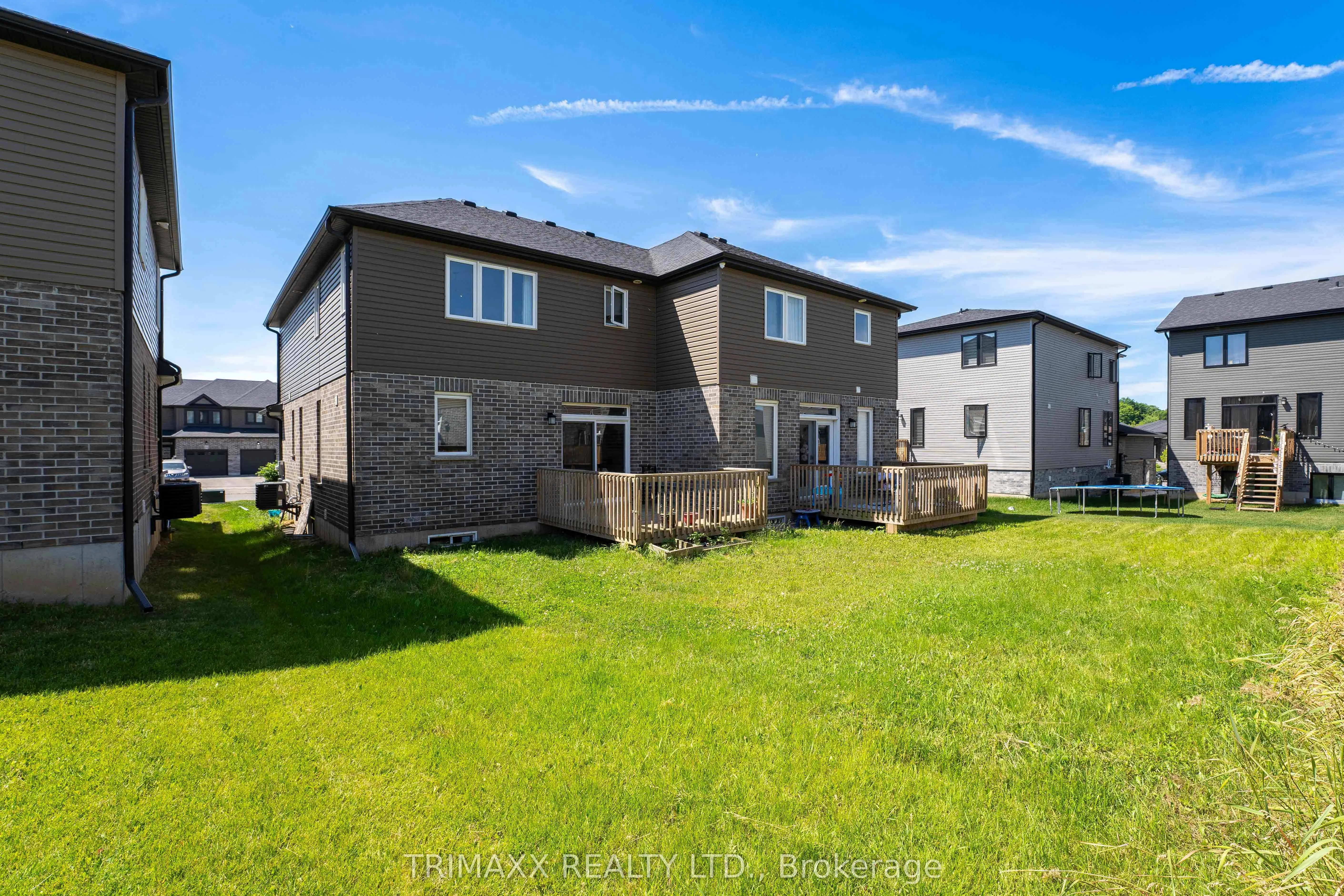 103 Links Crescent