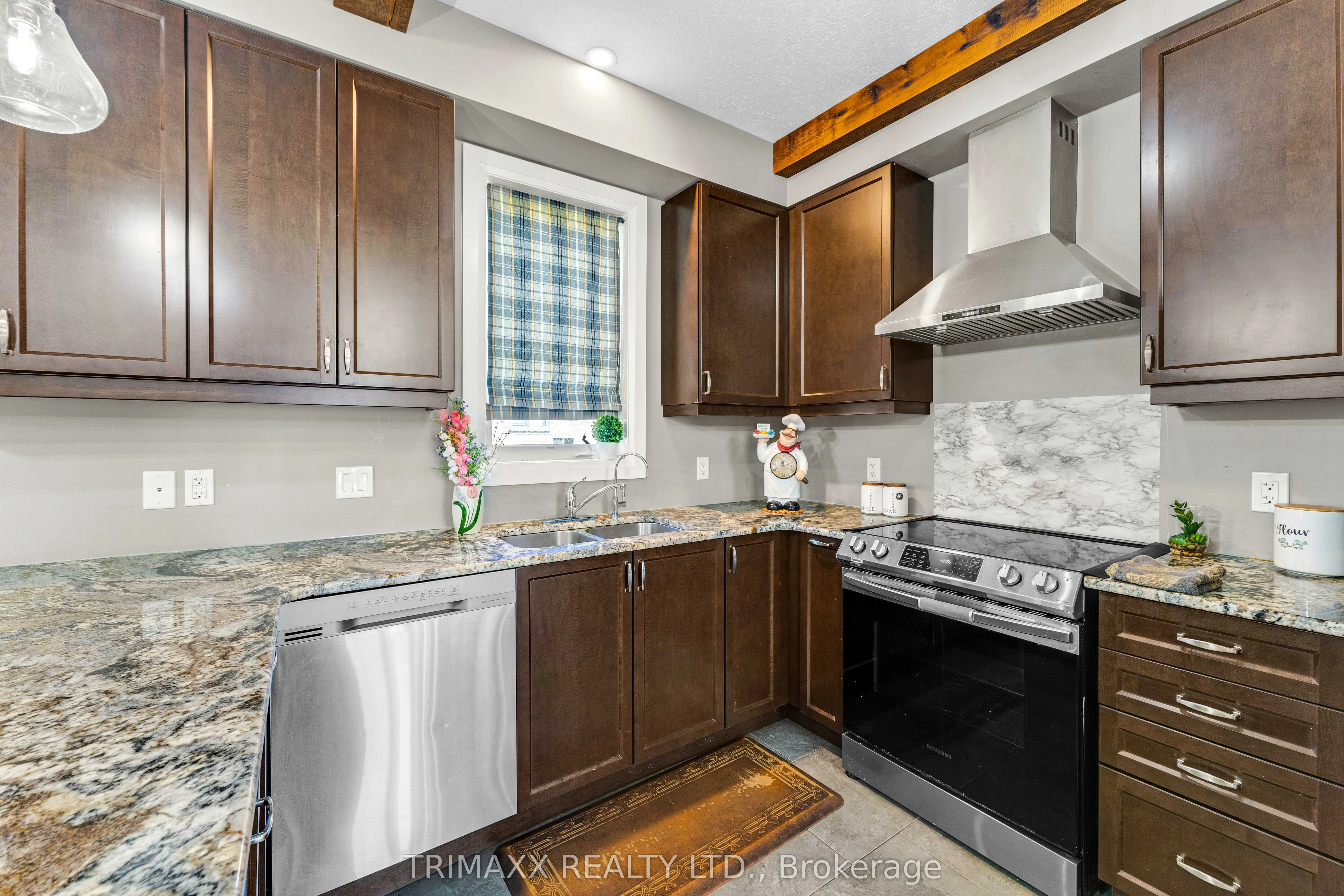 103 Links Crescent