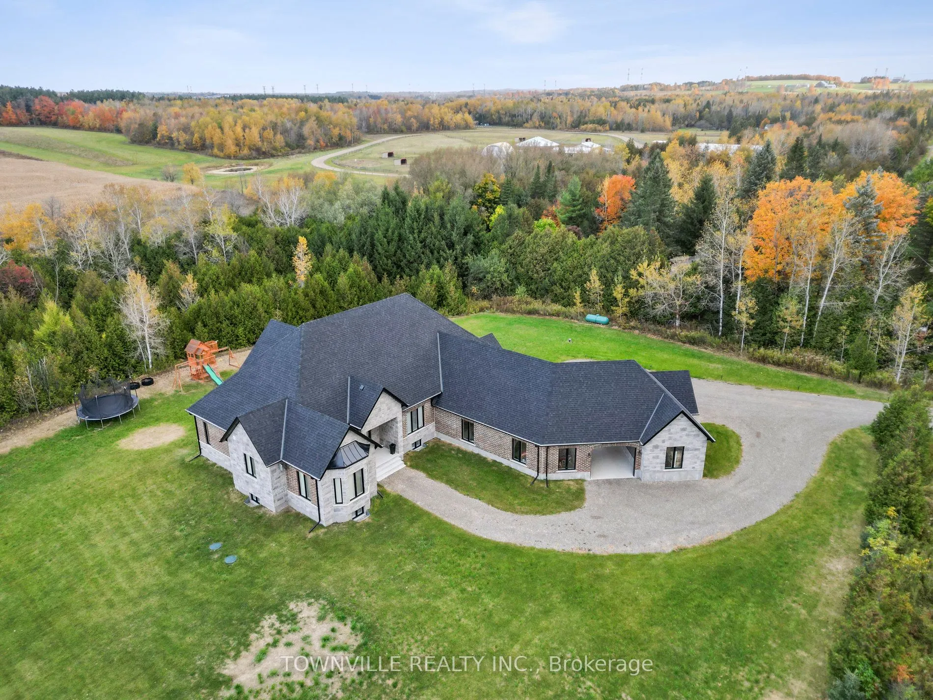 9042 Sideroad 10