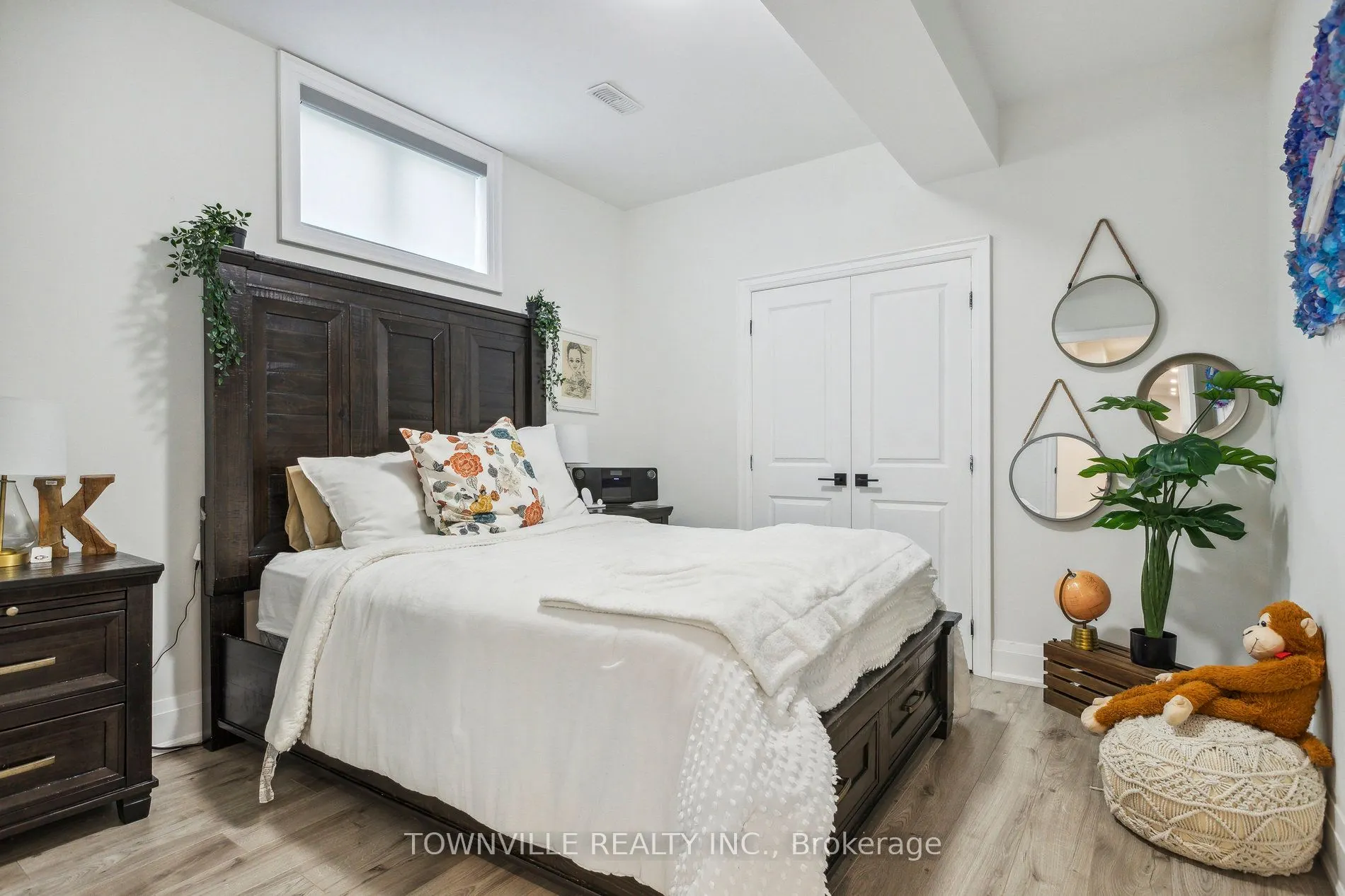 9042 Sideroad 10