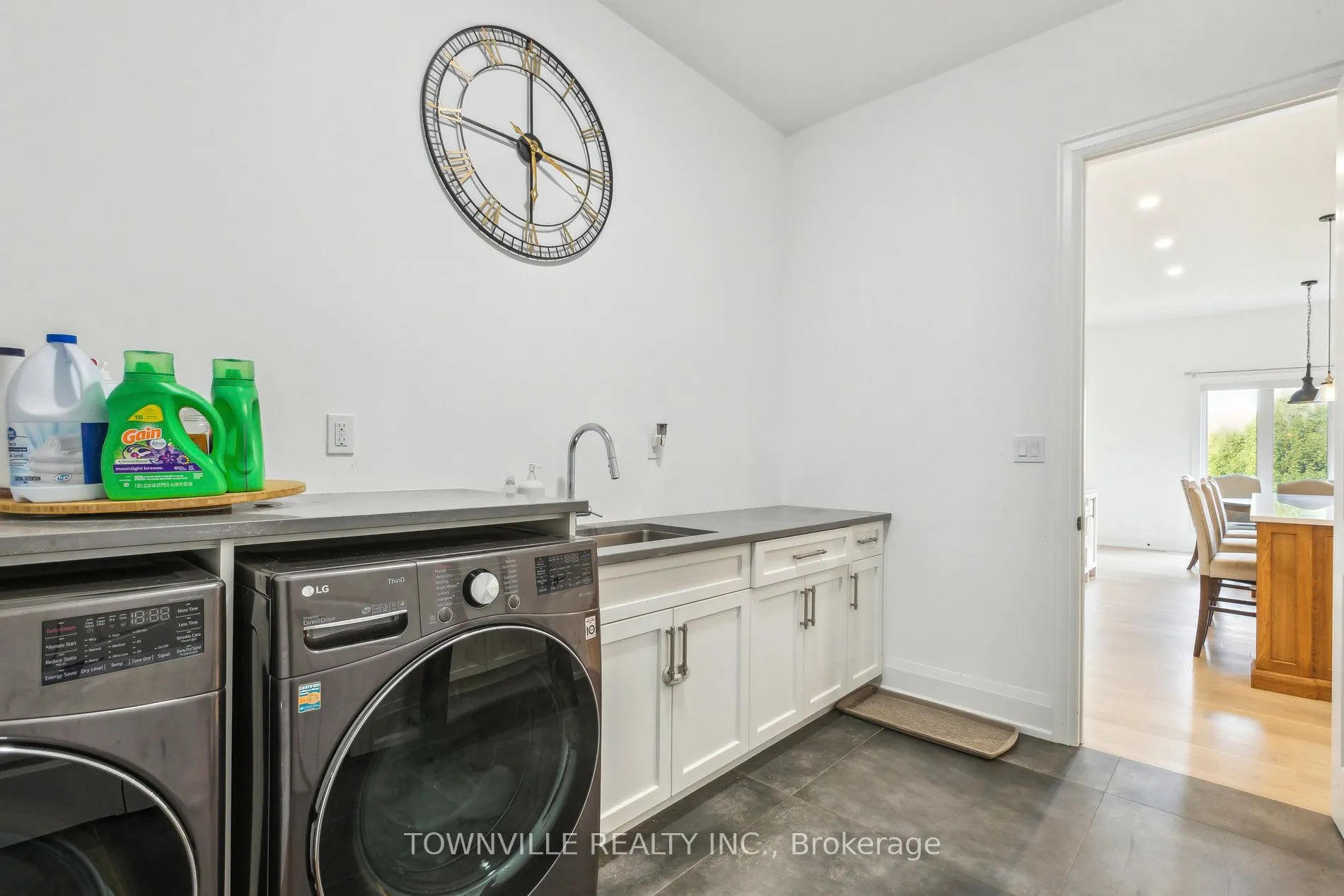 9042 Sideroad 10