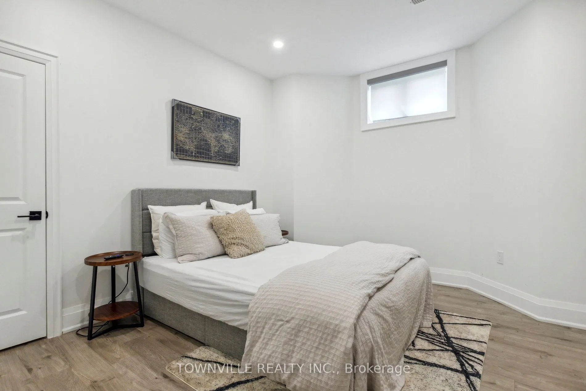 9042 Sideroad 10