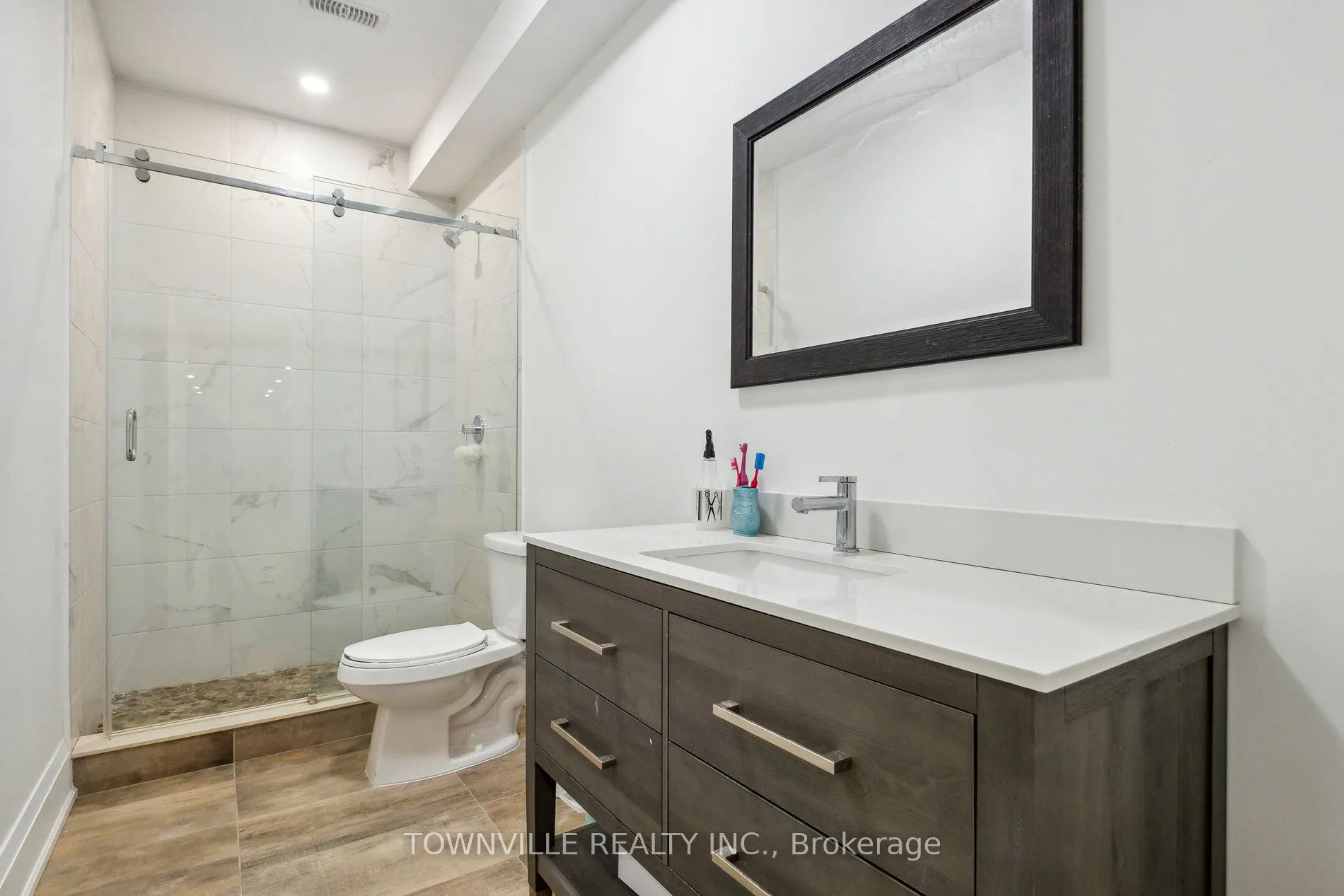 9042 Sideroad 10