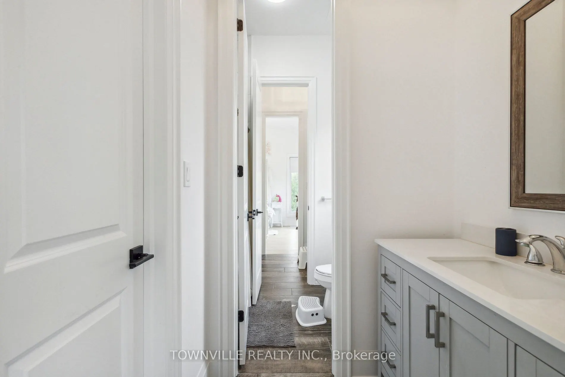 9042 Sideroad 10
