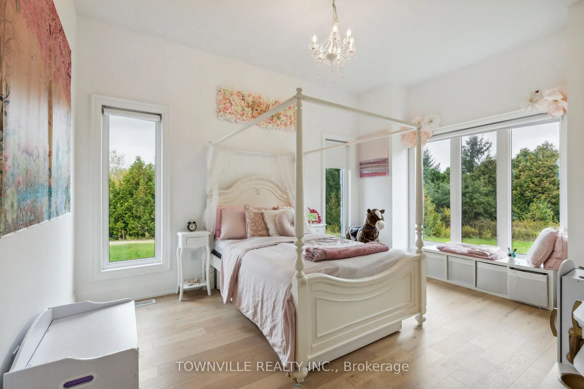 9042 Sideroad 10