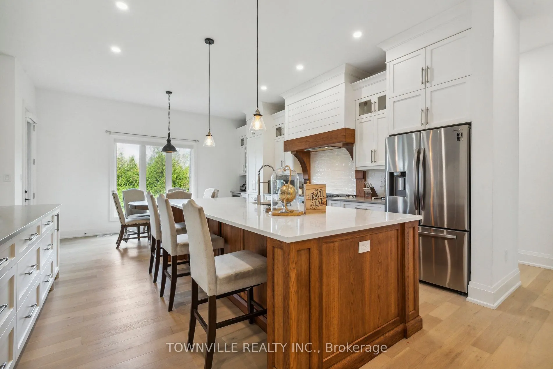 9042 Sideroad 10