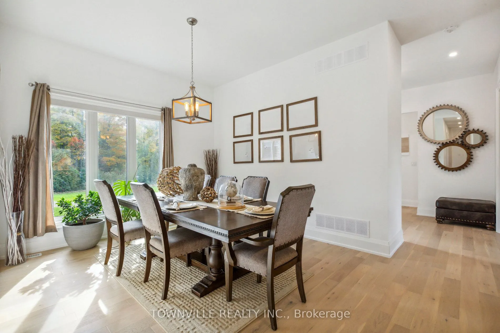 9042 Sideroad 10