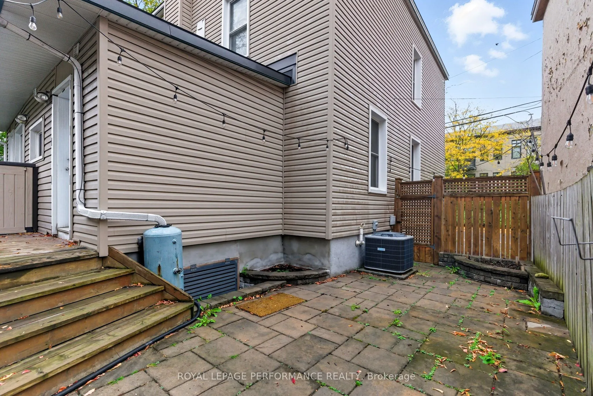 512 Cambridge Street S
