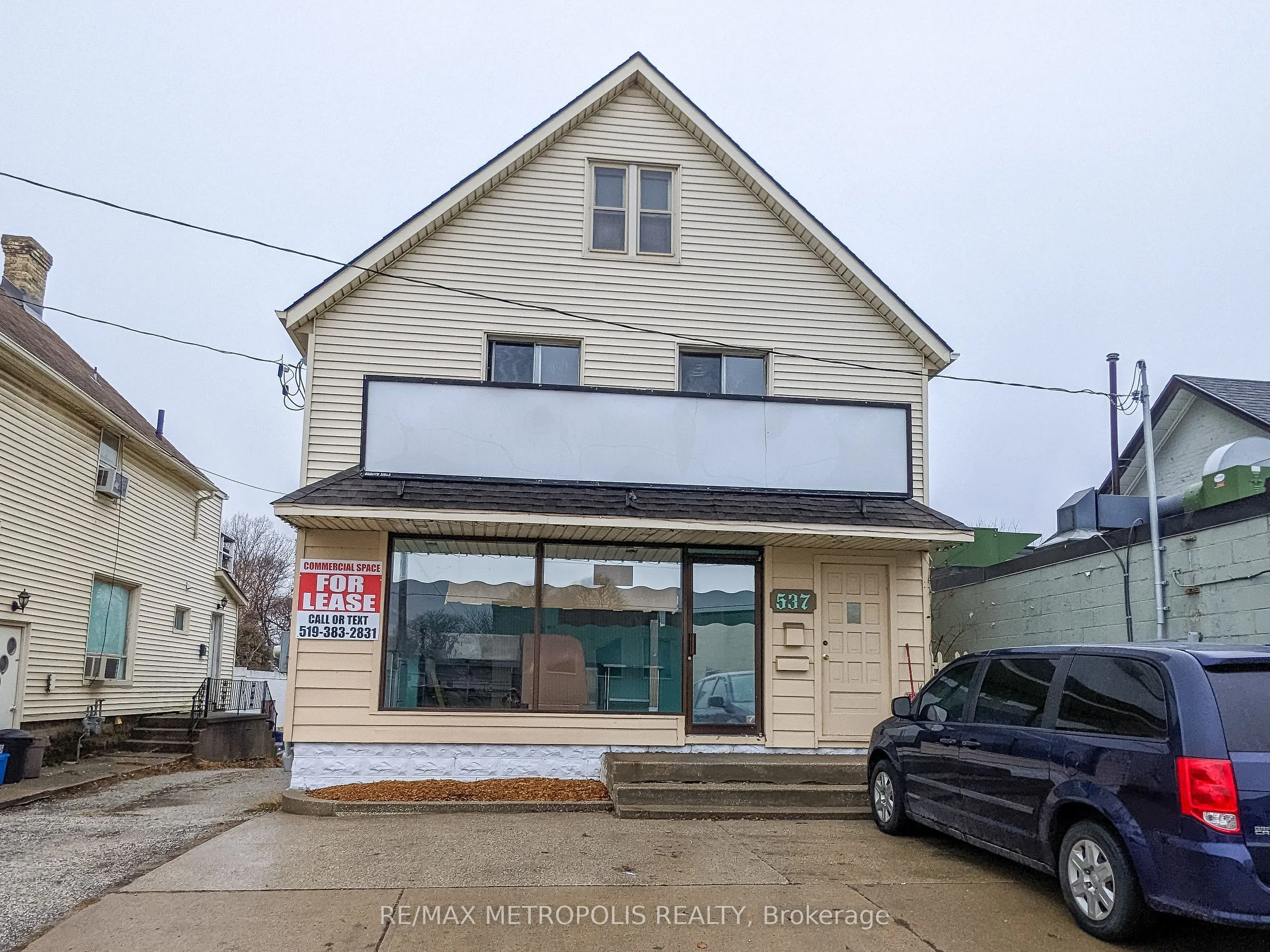 537 Christina Street N