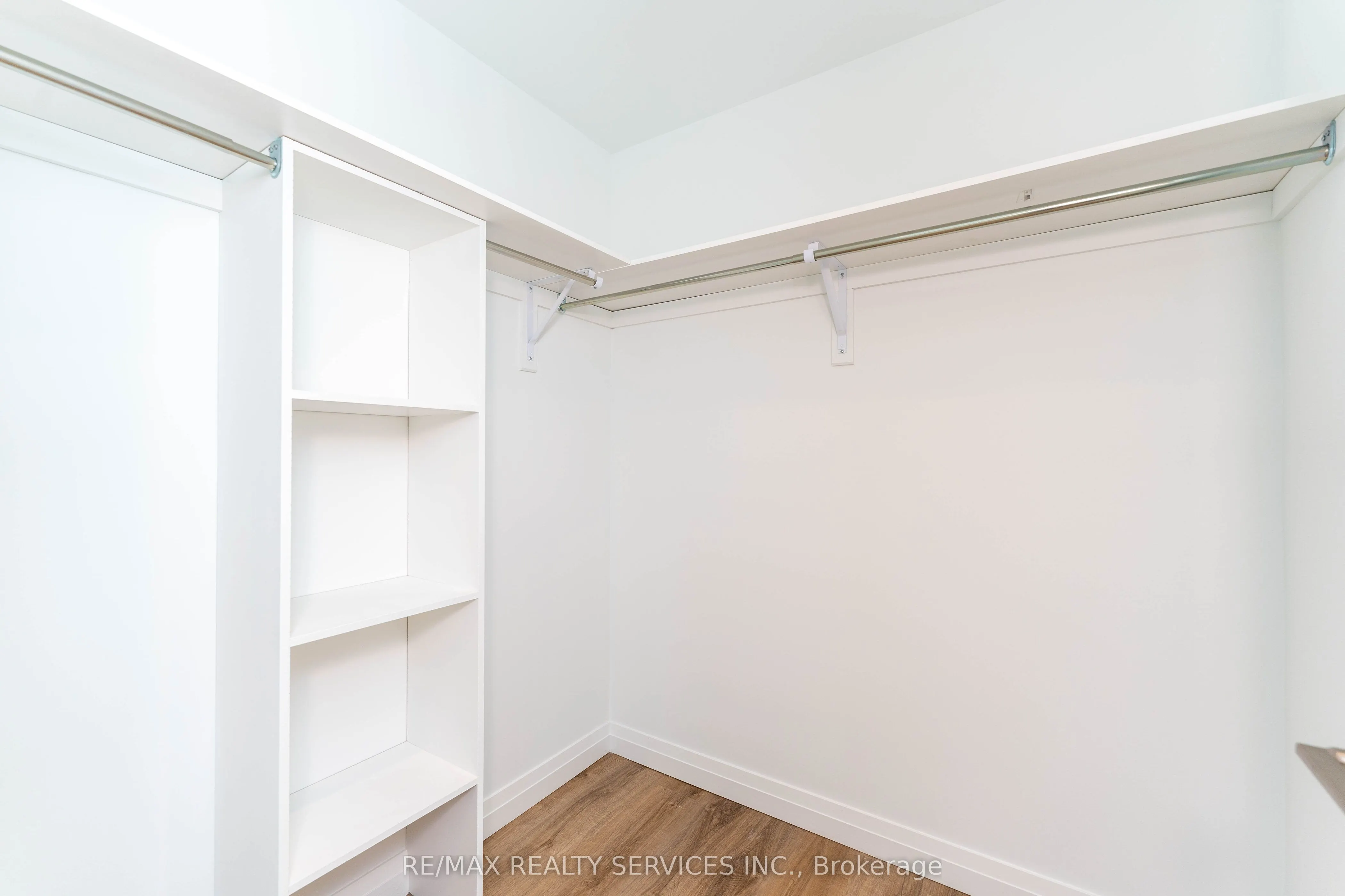 525 New Dundee Road, #402