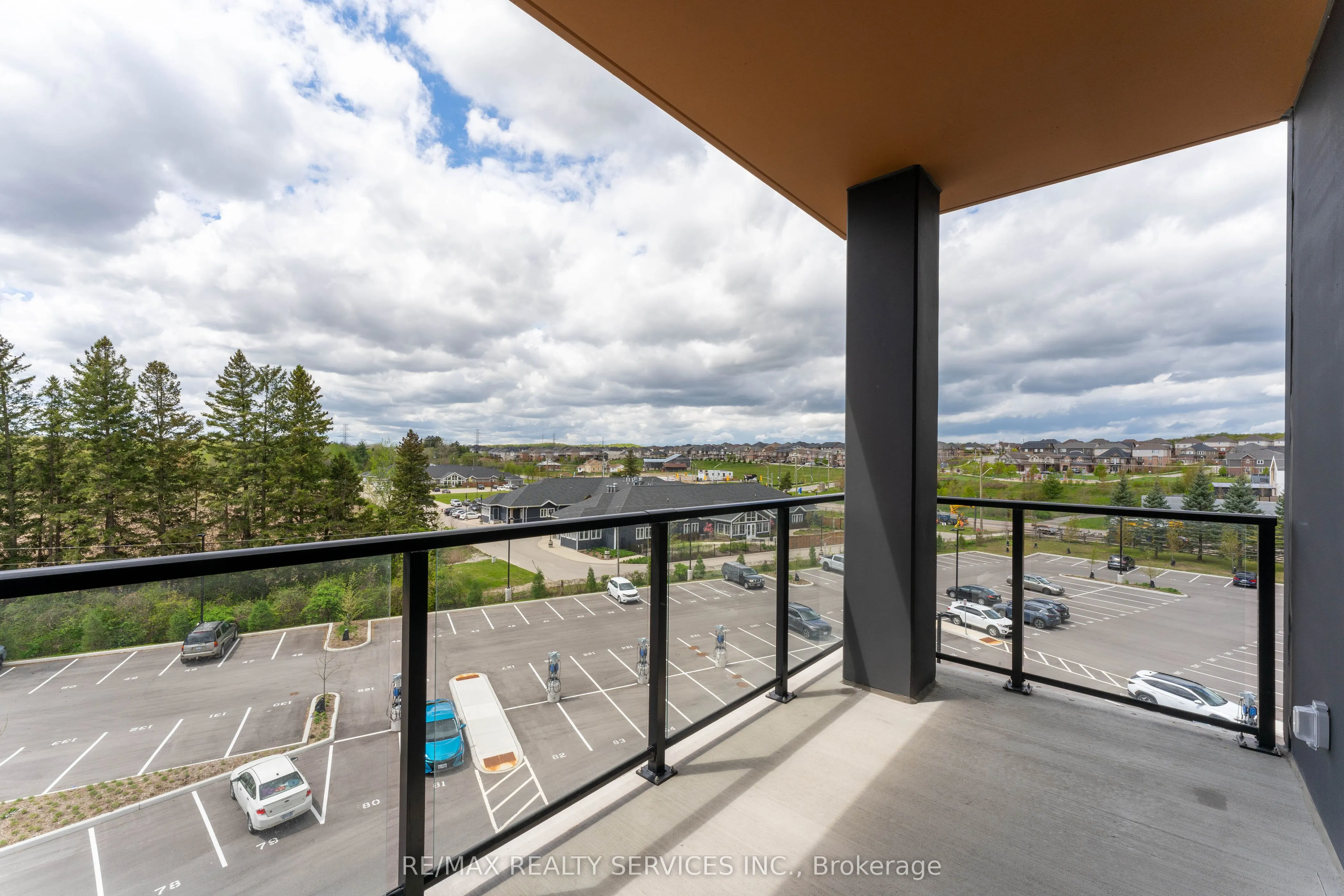 525 New Dundee Road, #402