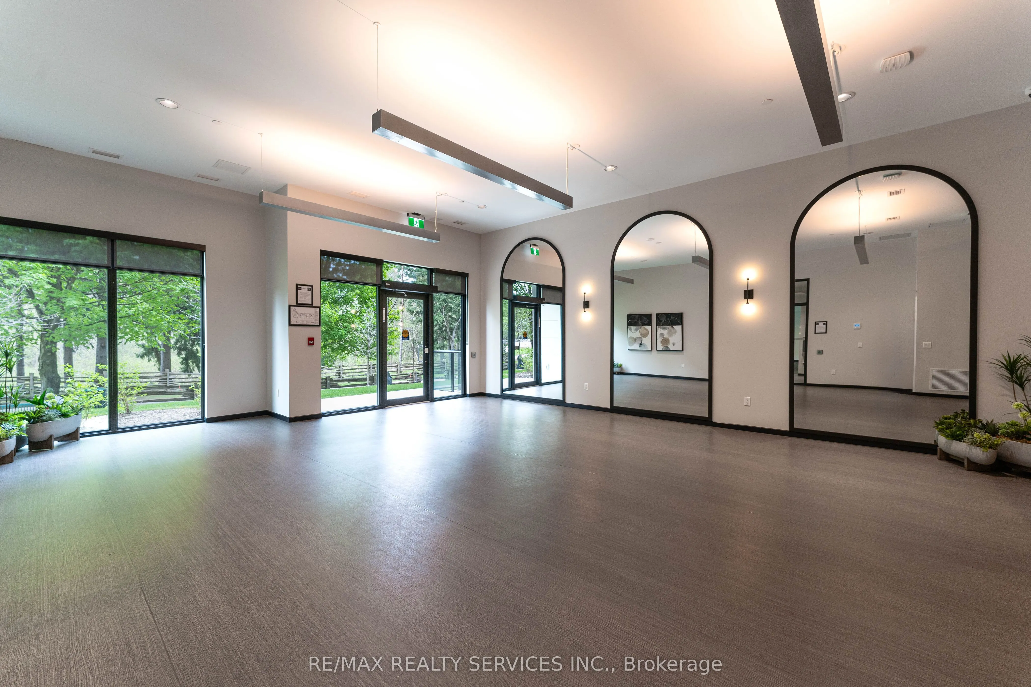 525 New Dundee Road, #402