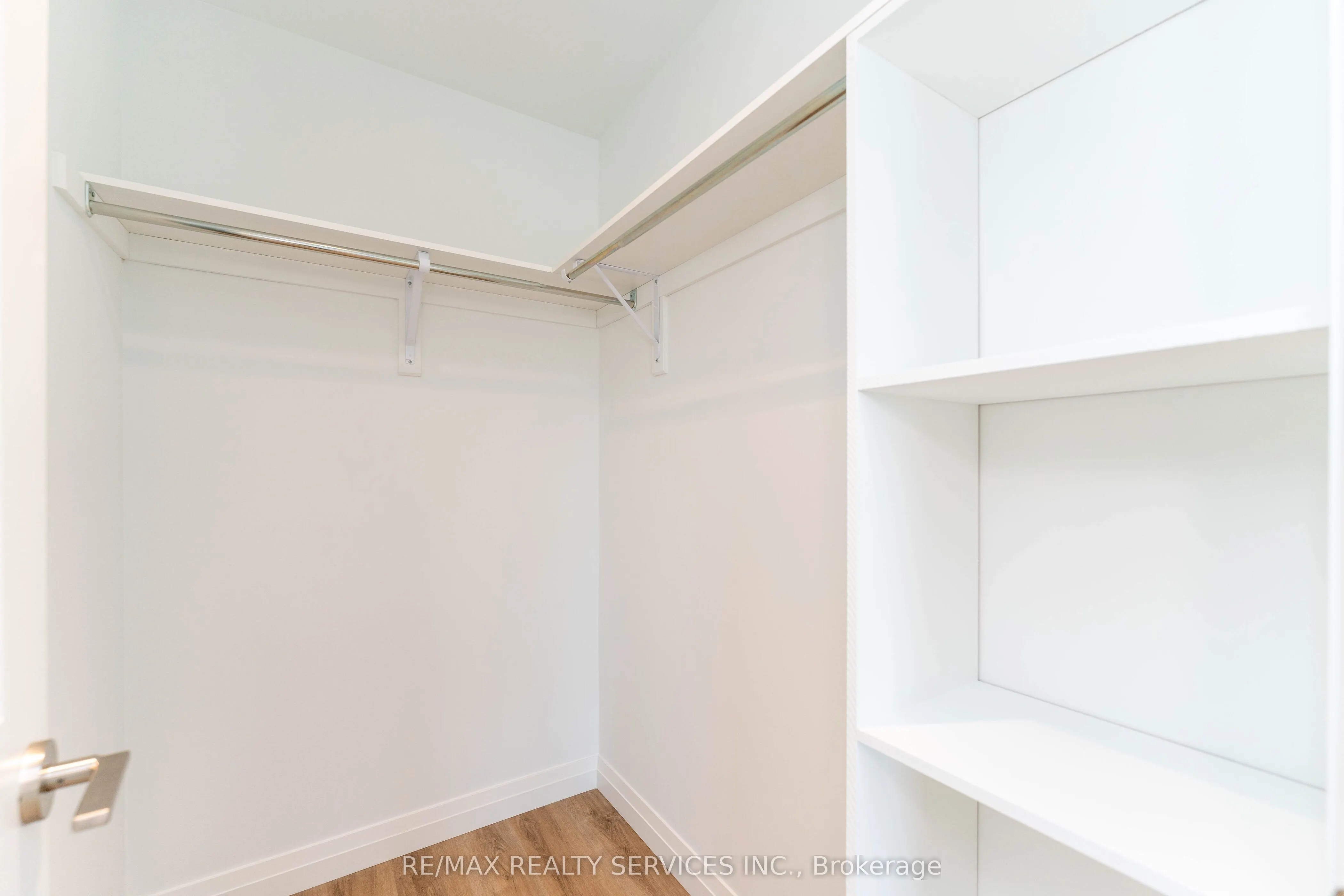 525 New Dundee Road, #402