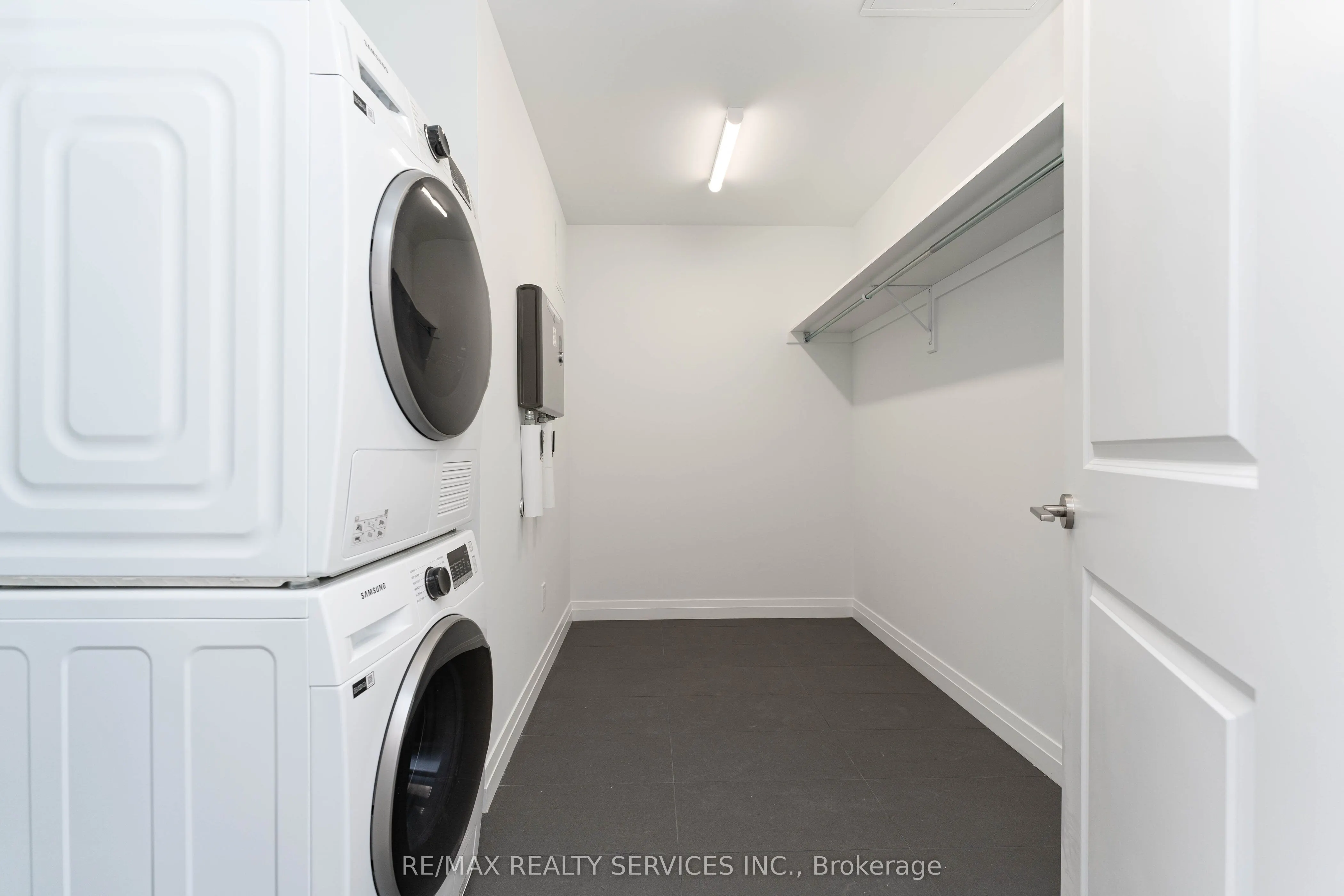 525 New Dundee Road, #402