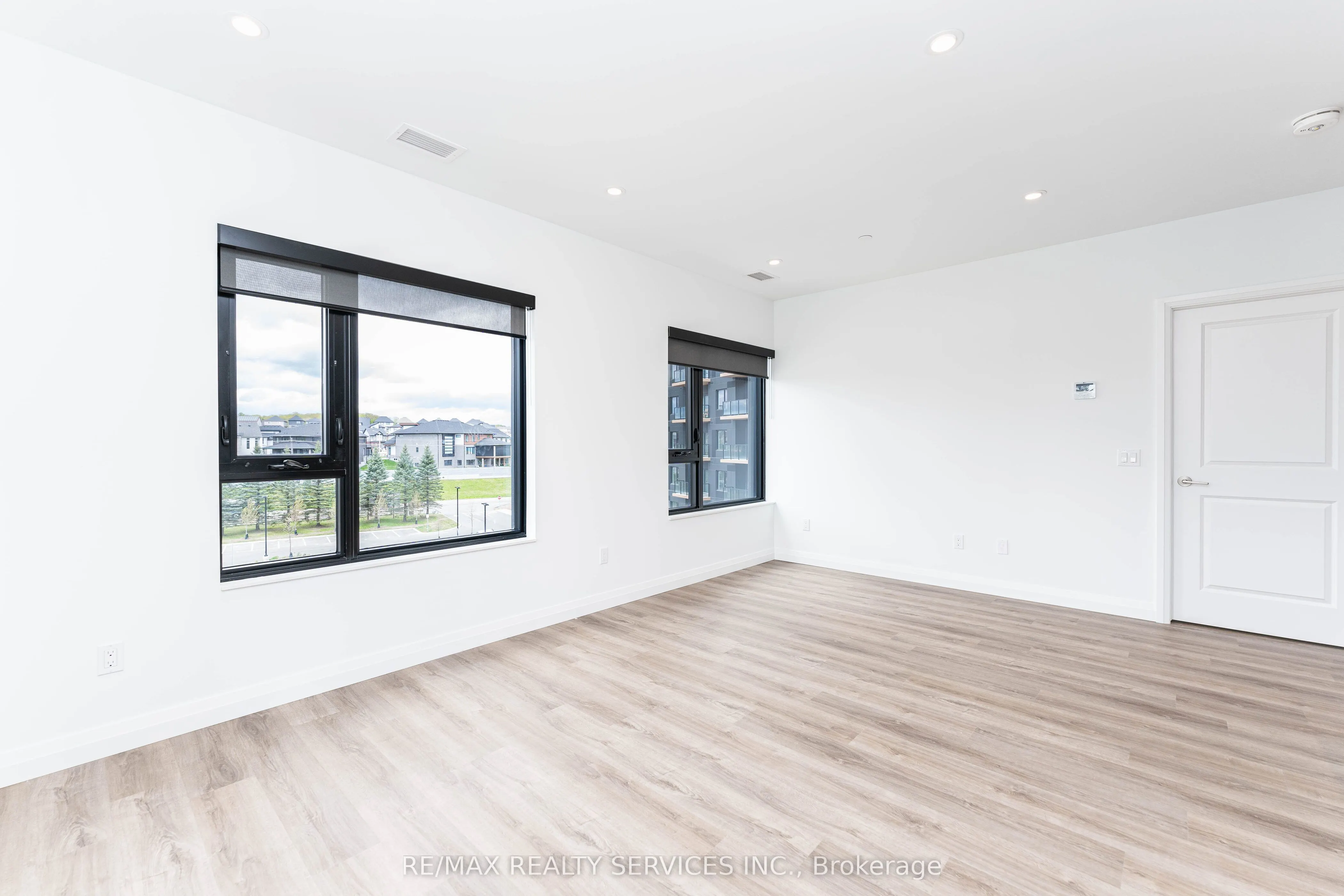 525 New Dundee Road, #402