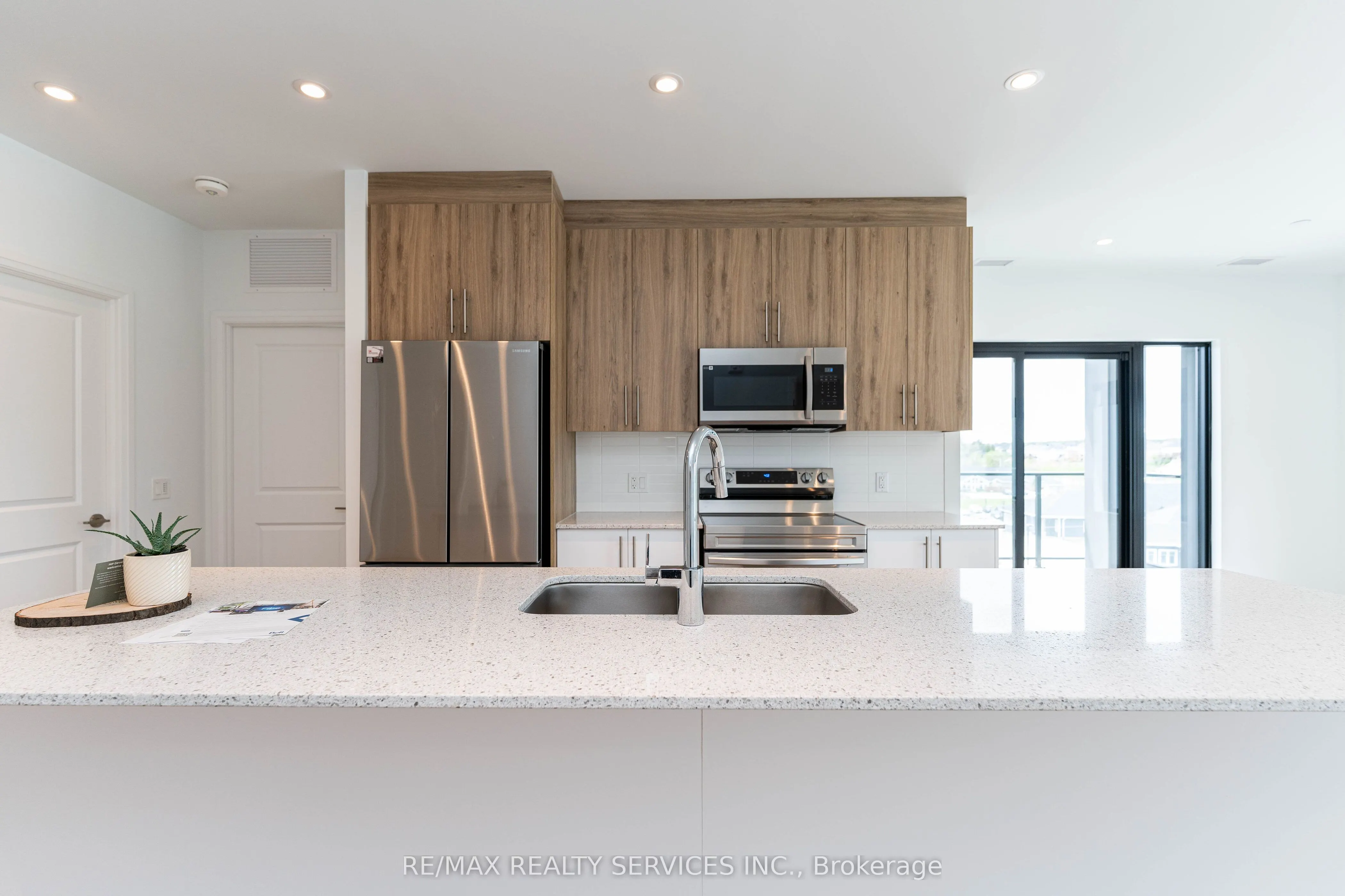 525 New Dundee Road, #402