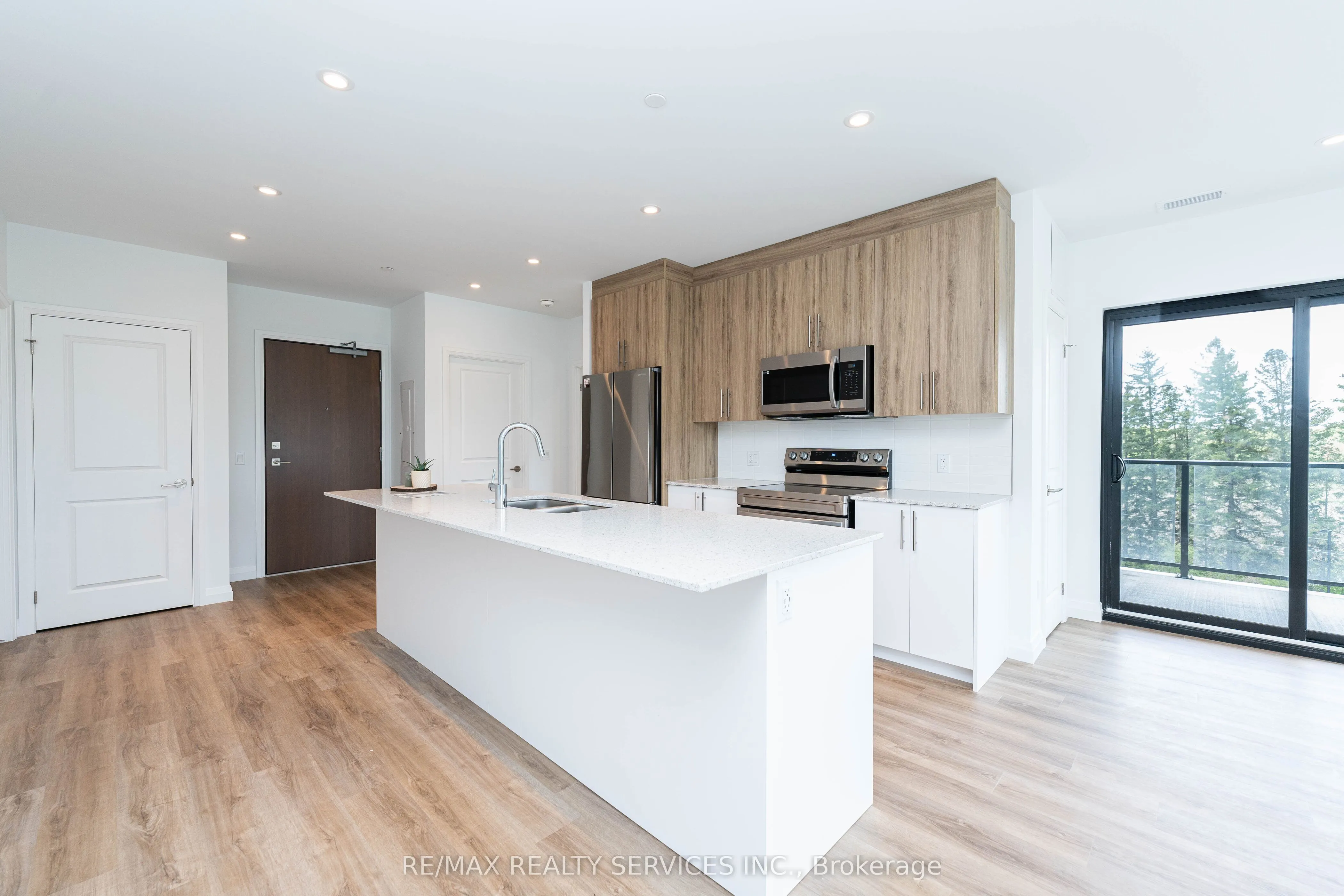525 New Dundee Road, #402