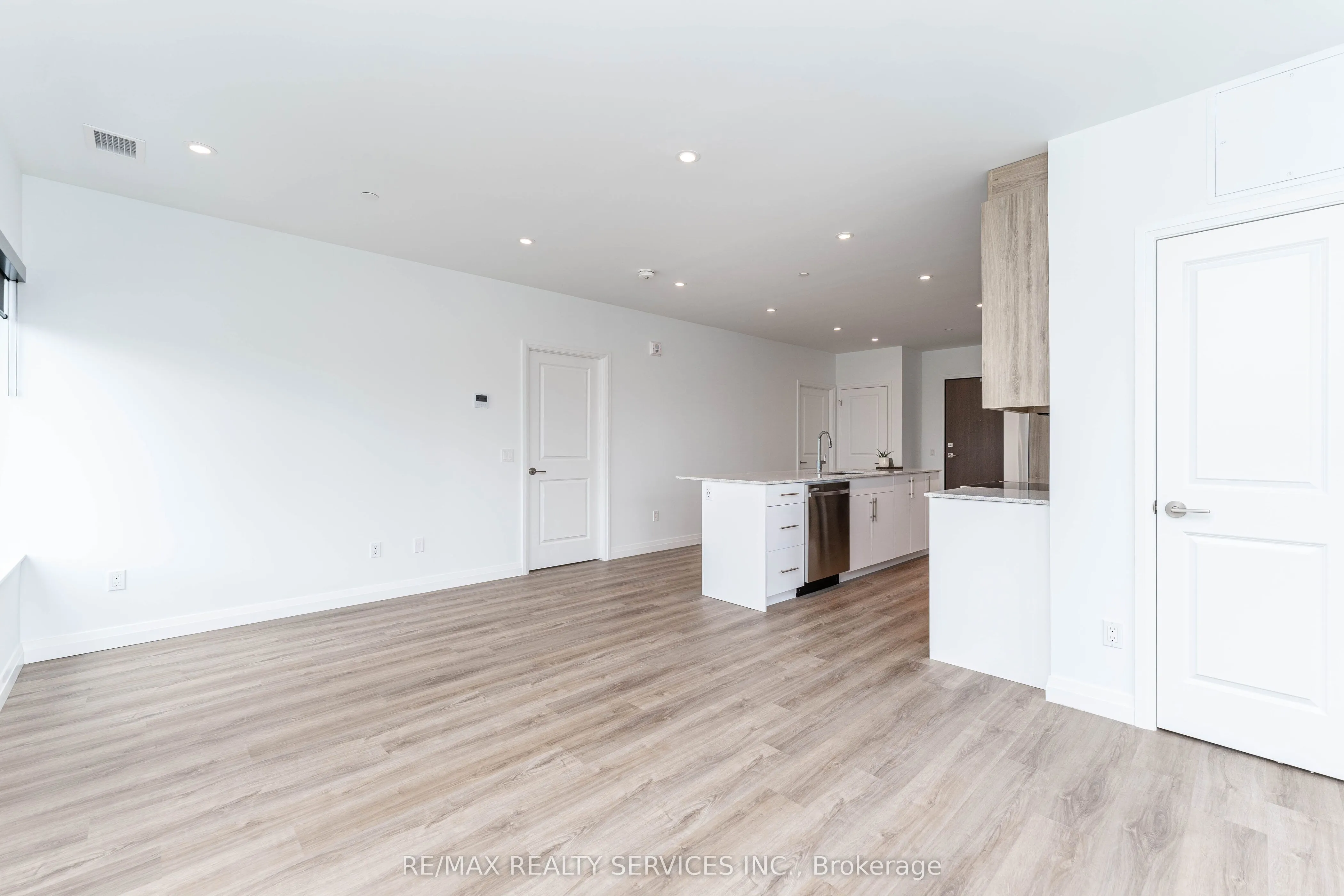 525 New Dundee Road, #402