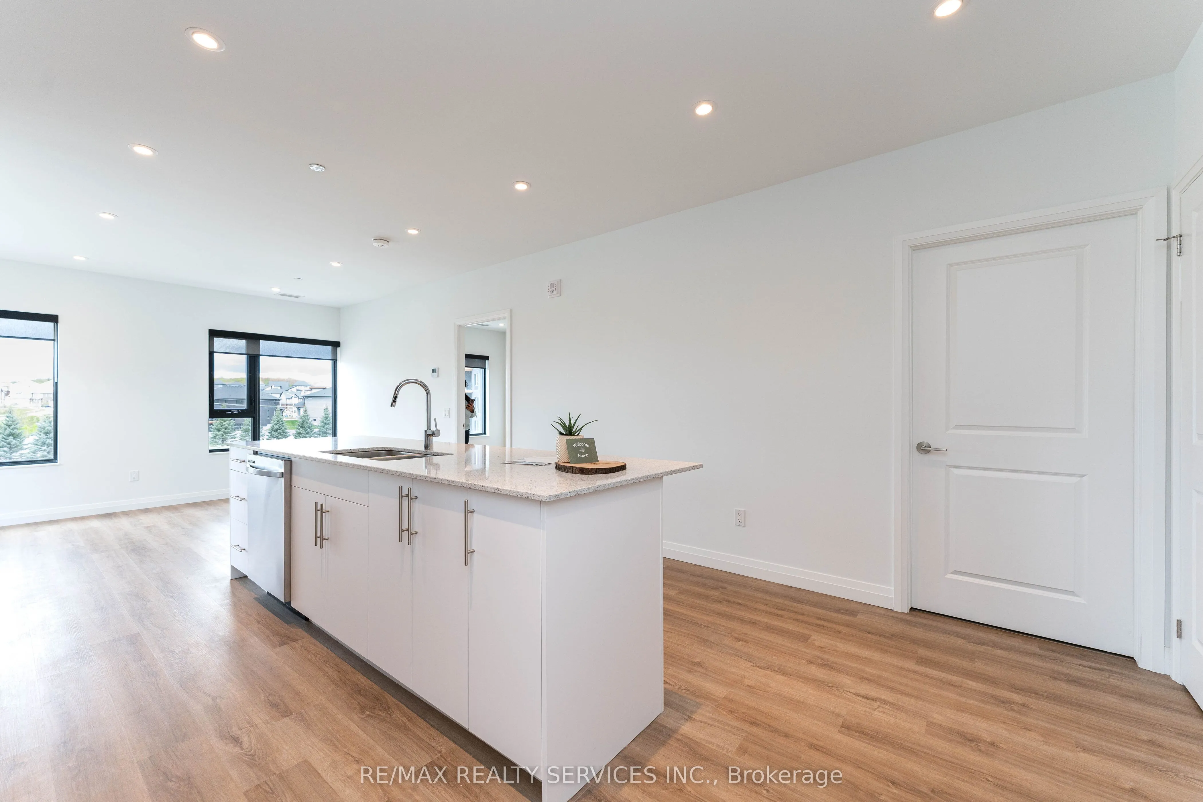 525 New Dundee Road, #402