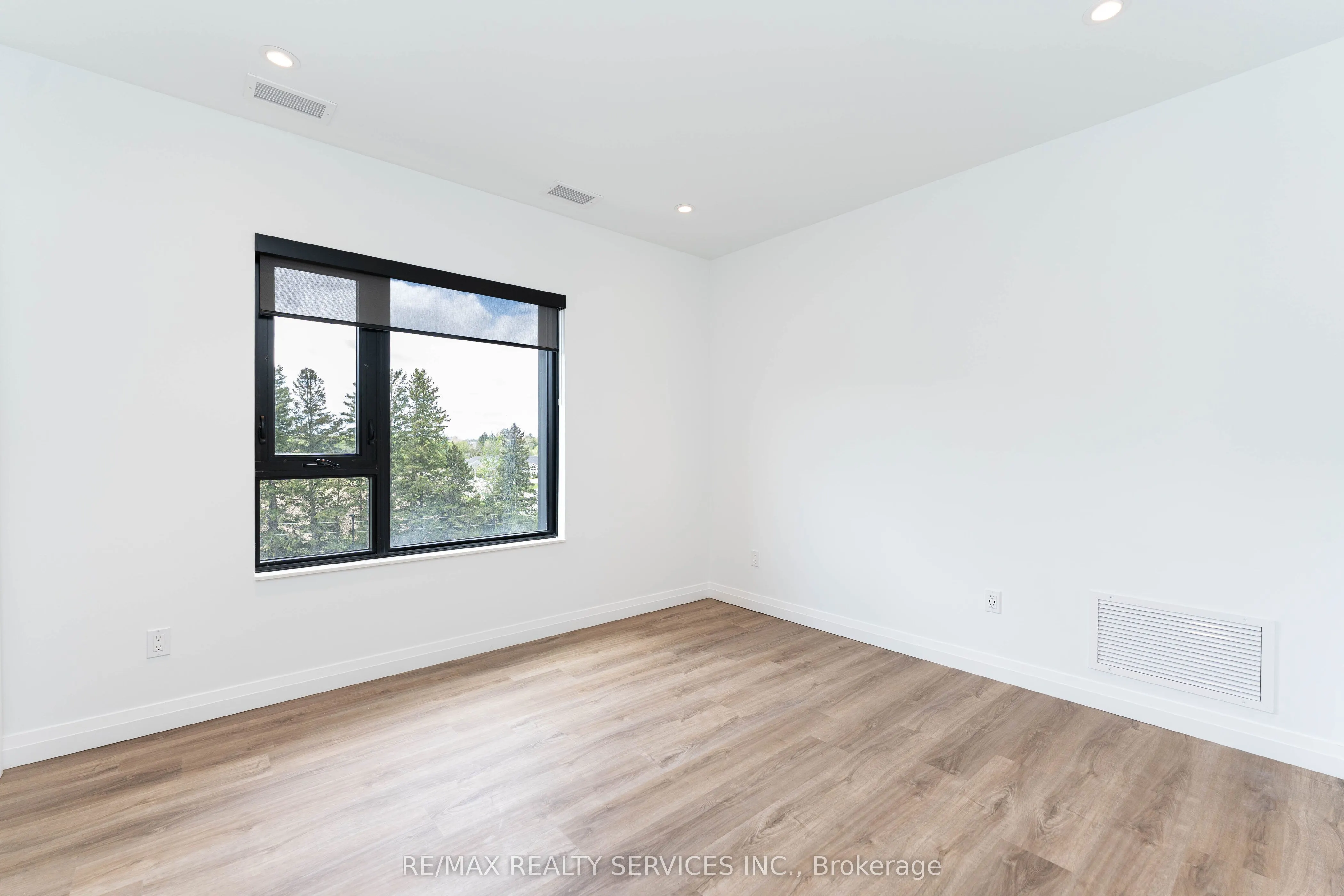 525 New Dundee Road, #402