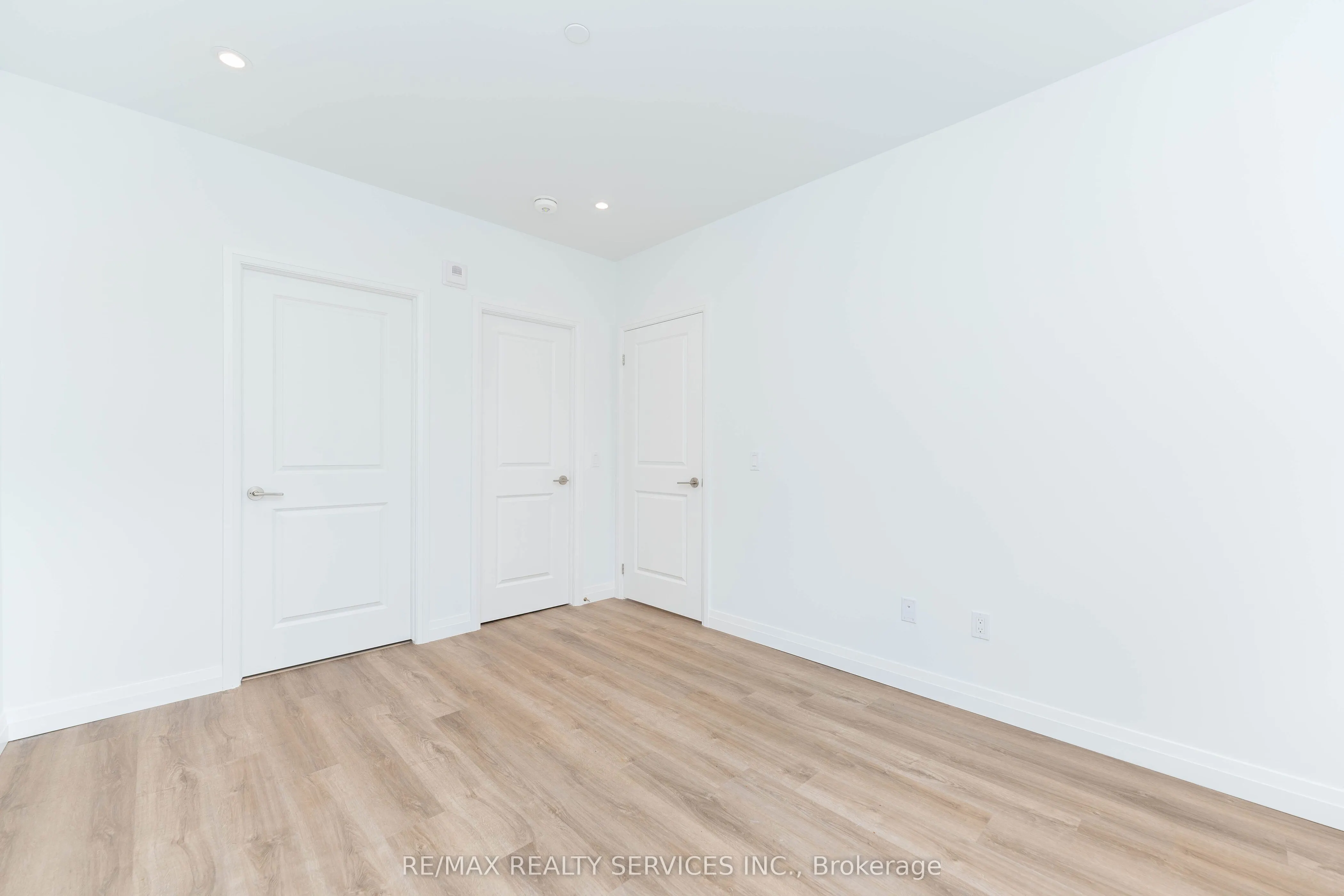 525 New Dundee Road, #402