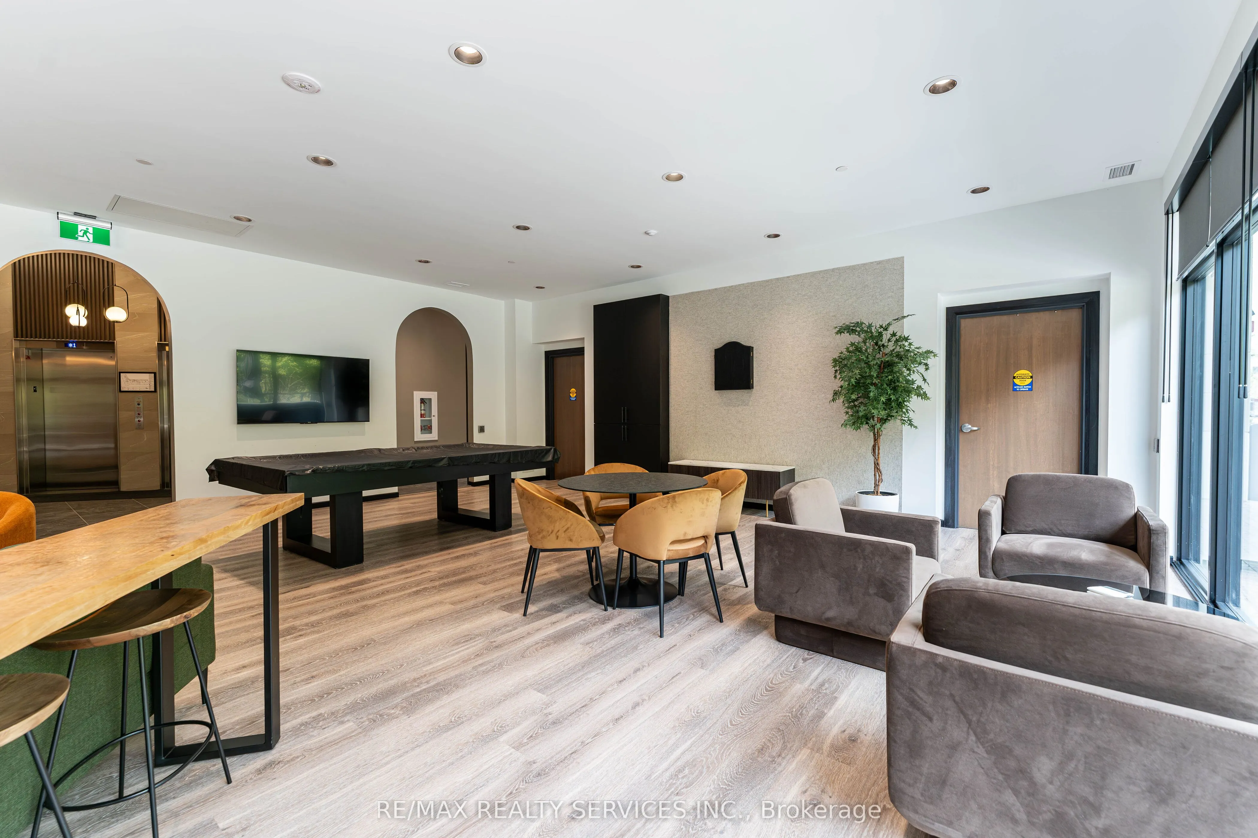 525 New Dundee Road, #402