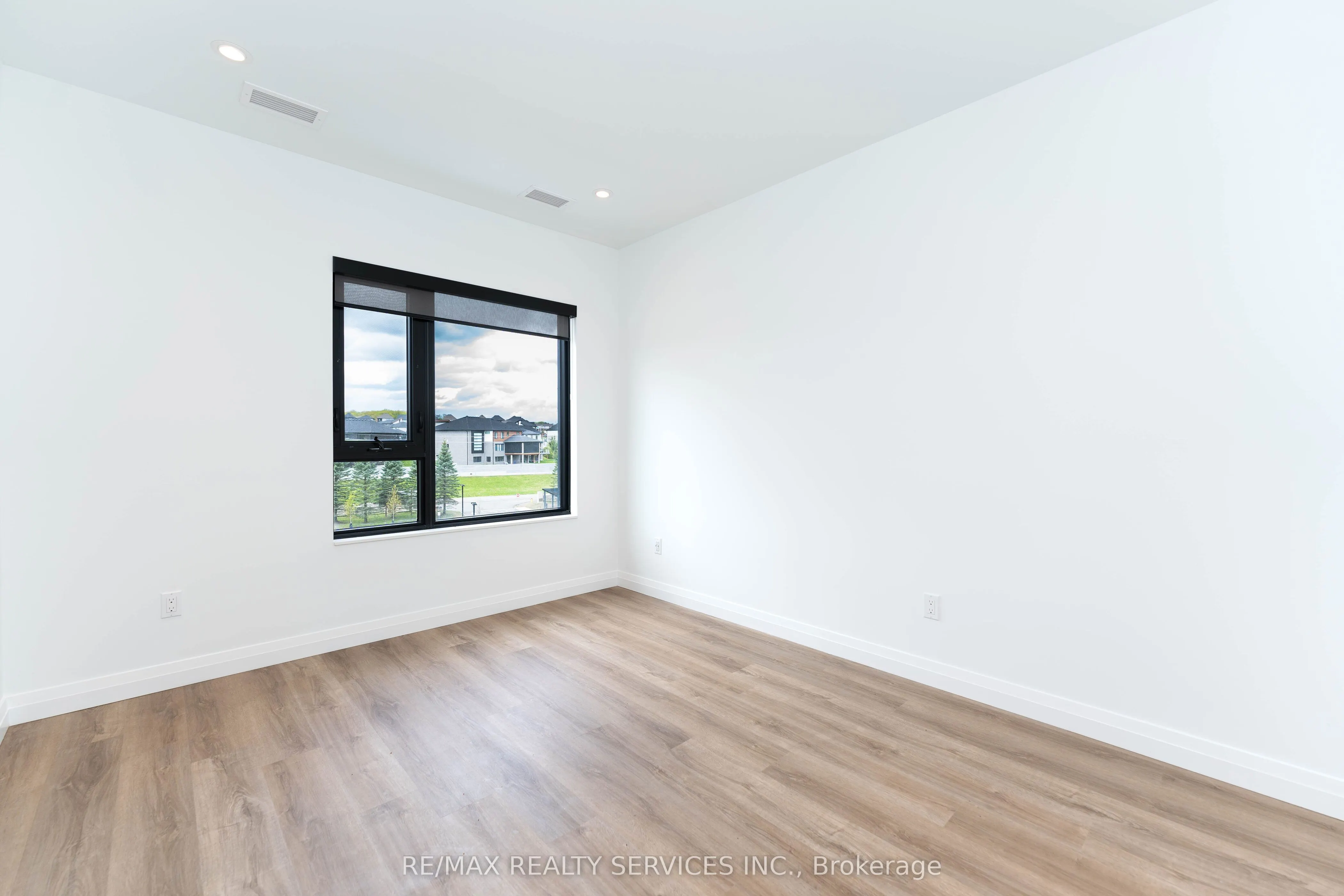 525 New Dundee Road, #402