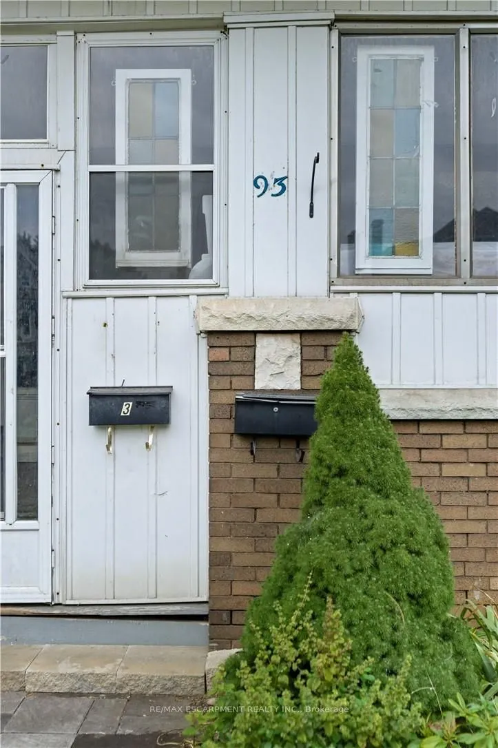 93 Barnesdale Boulevard