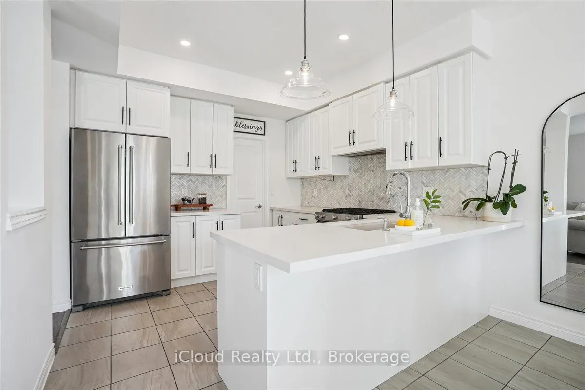 136 Dunrobin Lane