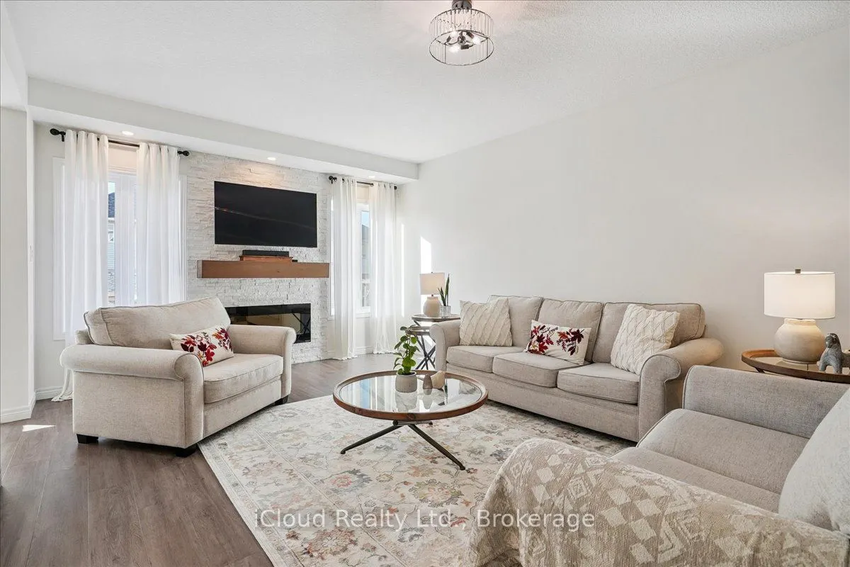 136 Dunrobin Lane