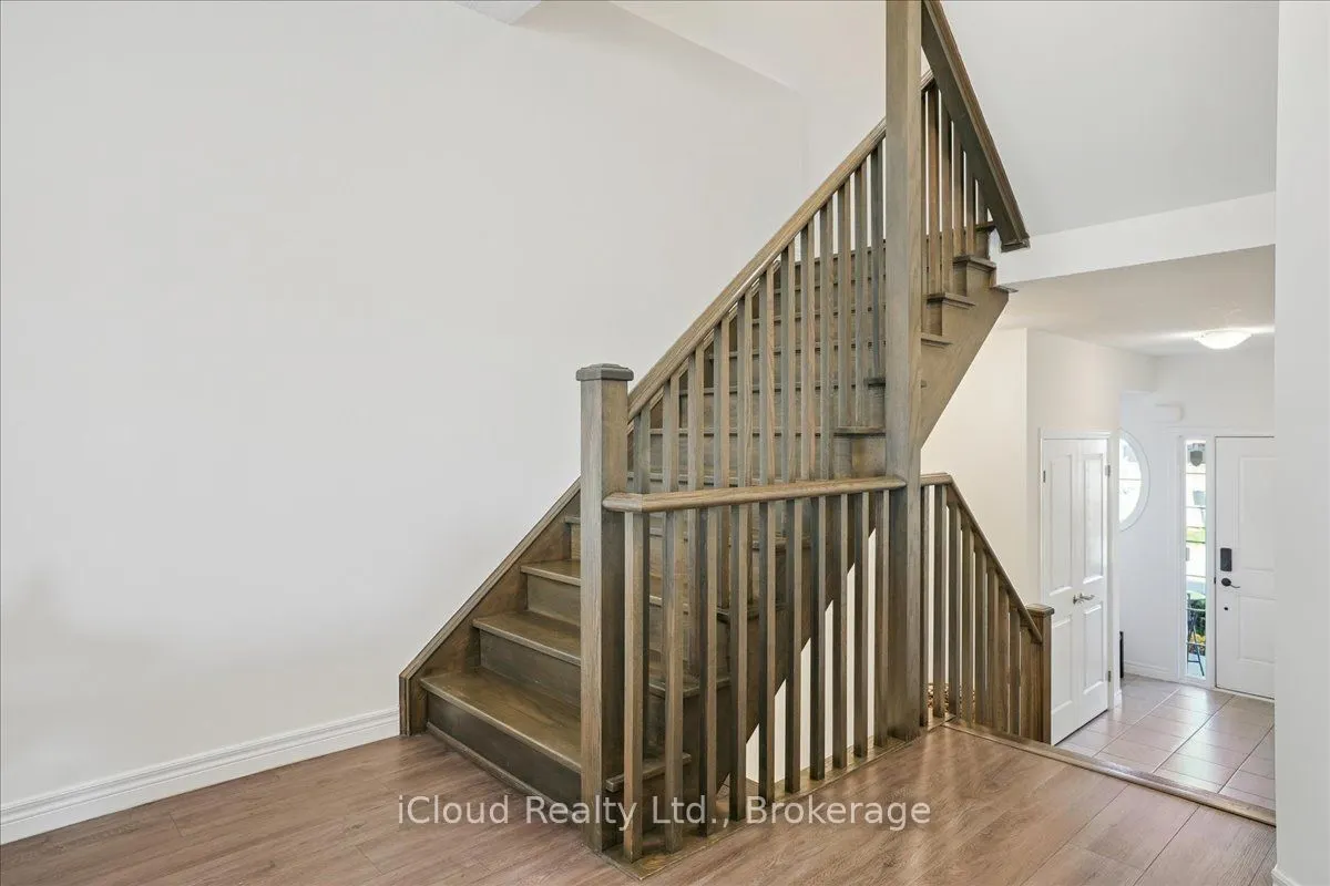 136 Dunrobin Lane