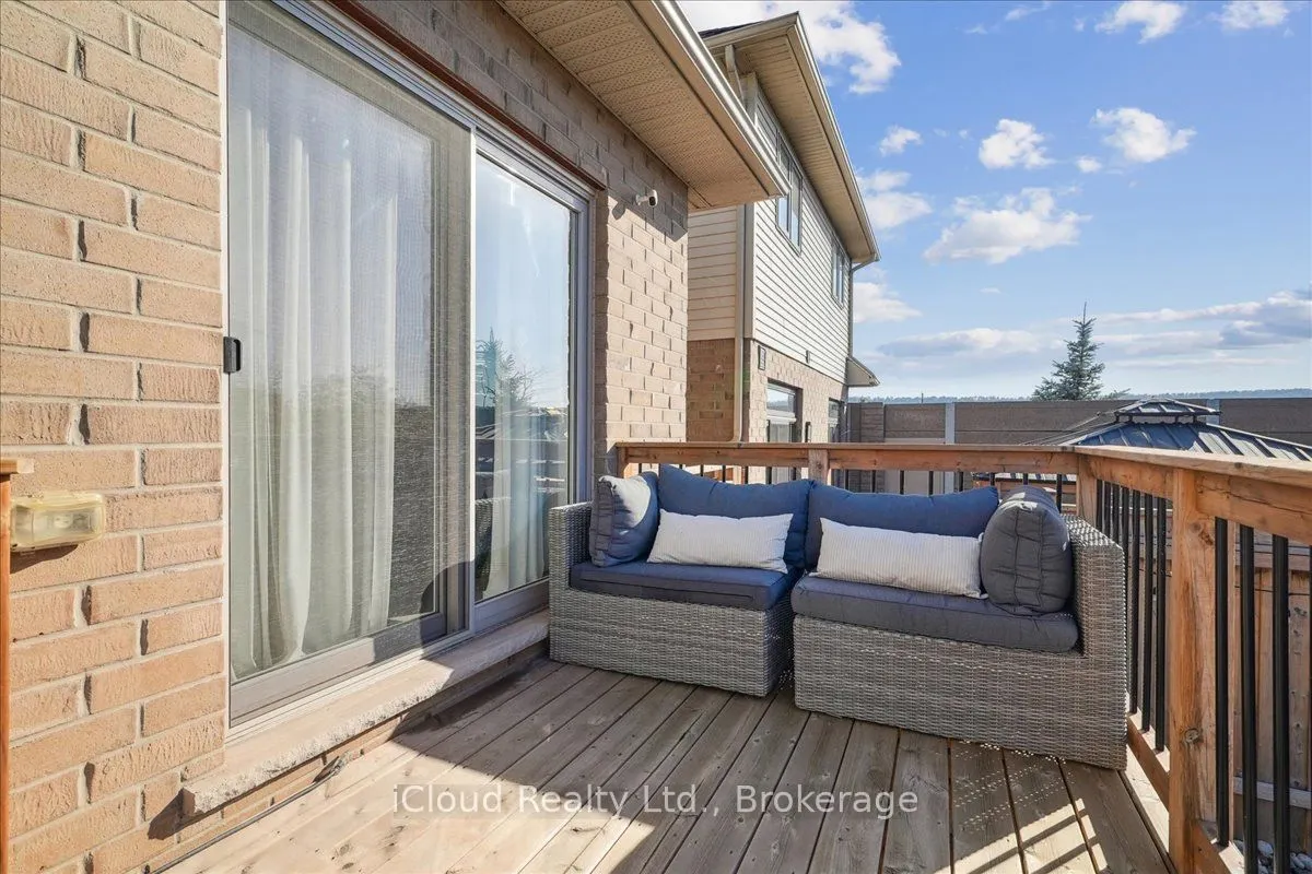 136 Dunrobin Lane