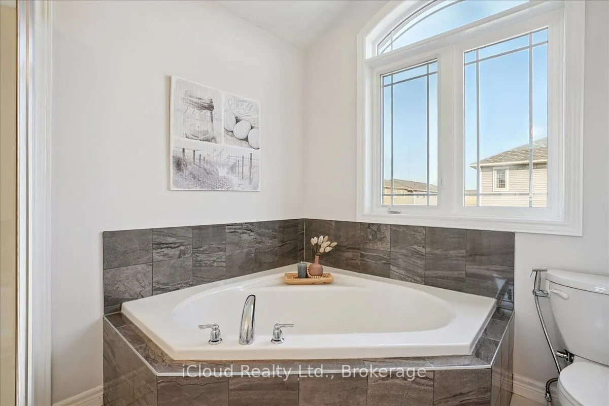 136 Dunrobin Lane