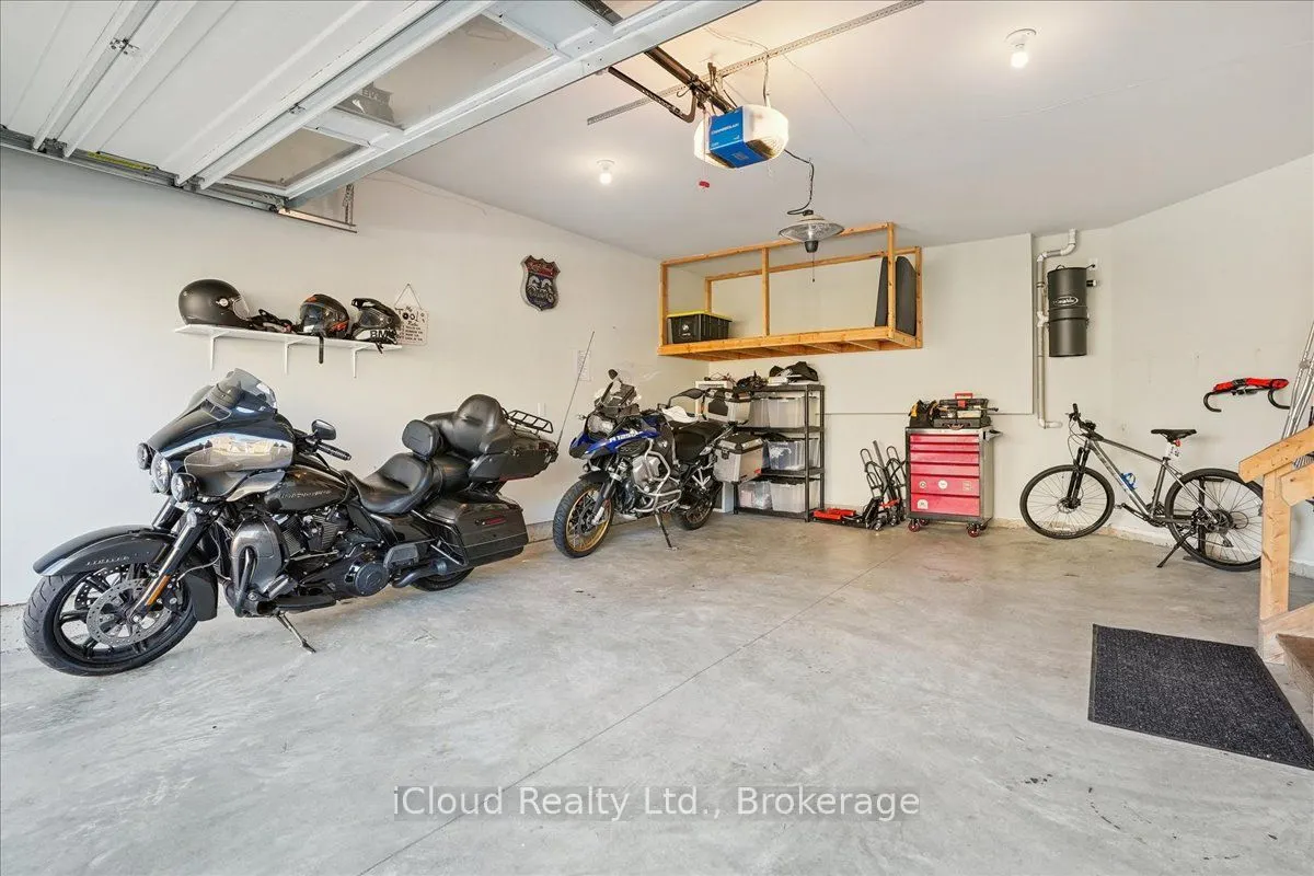 136 Dunrobin Lane