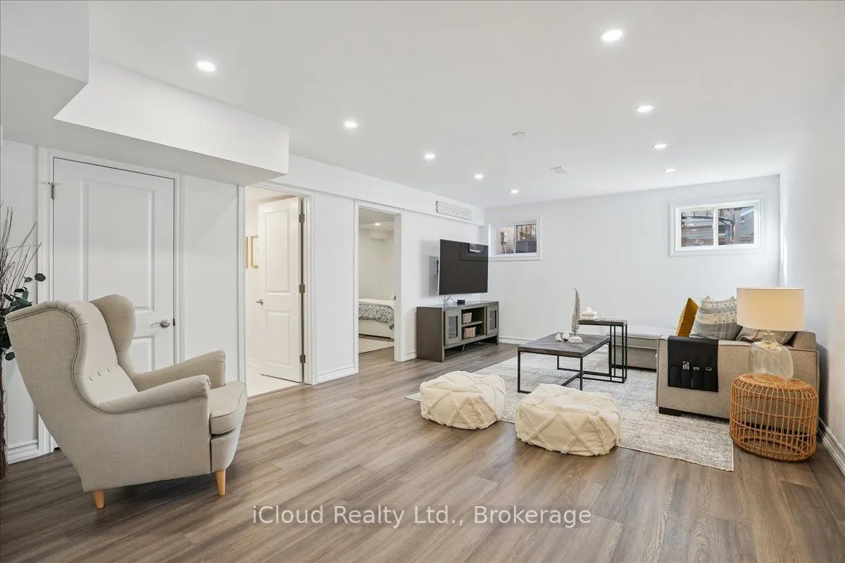 136 Dunrobin Lane