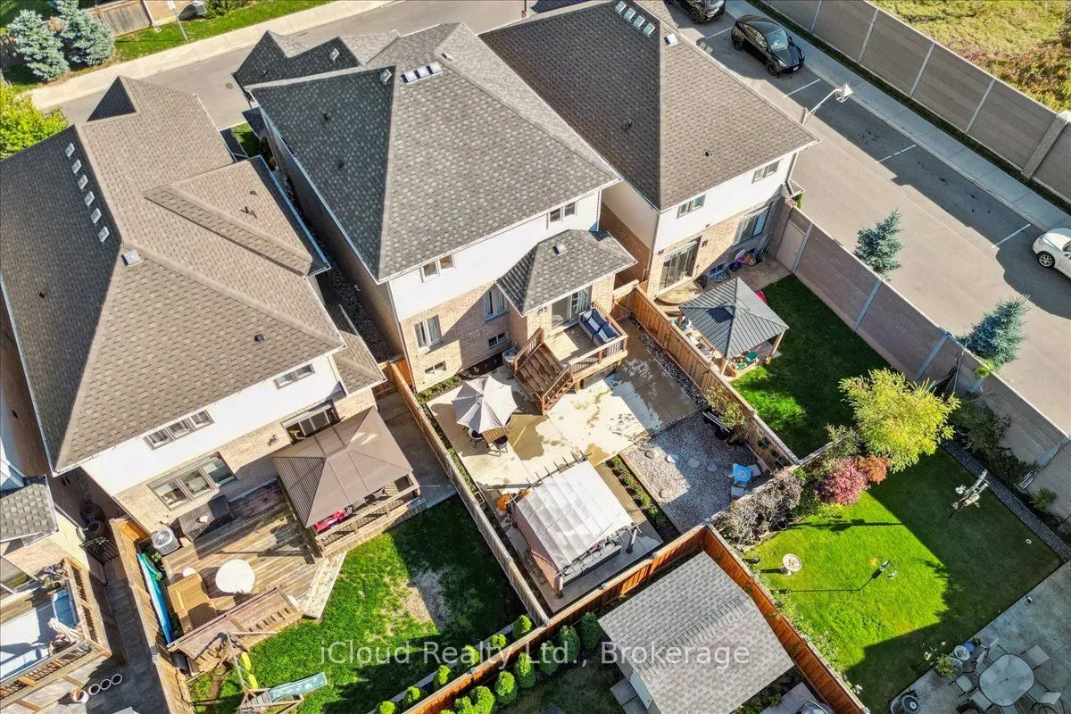 136 Dunrobin Lane