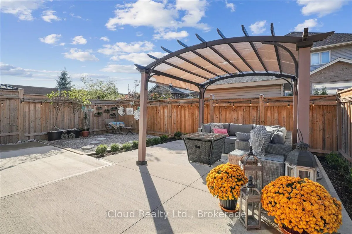 136 Dunrobin Lane