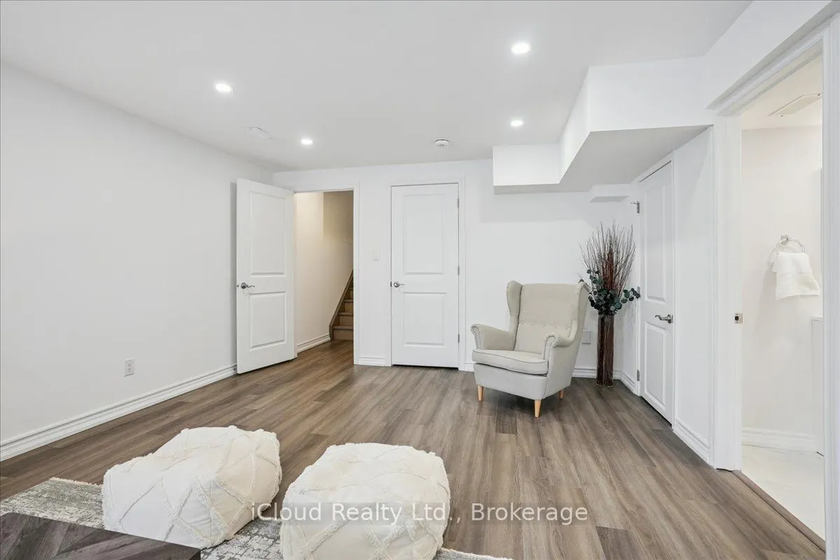 136 Dunrobin Lane