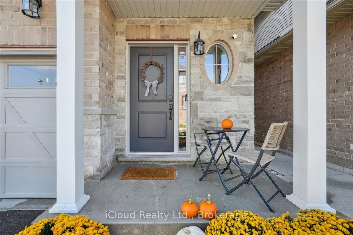 136 Dunrobin Lane
