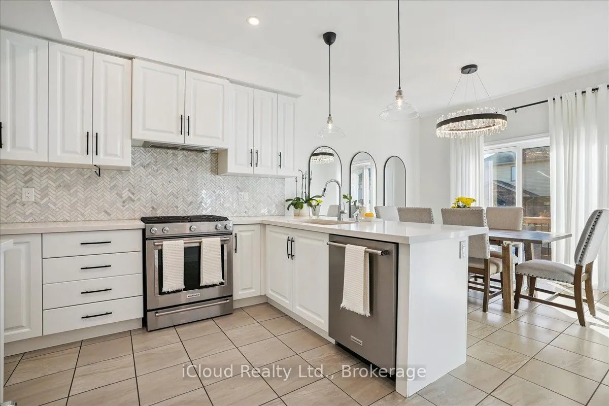 136 Dunrobin Lane