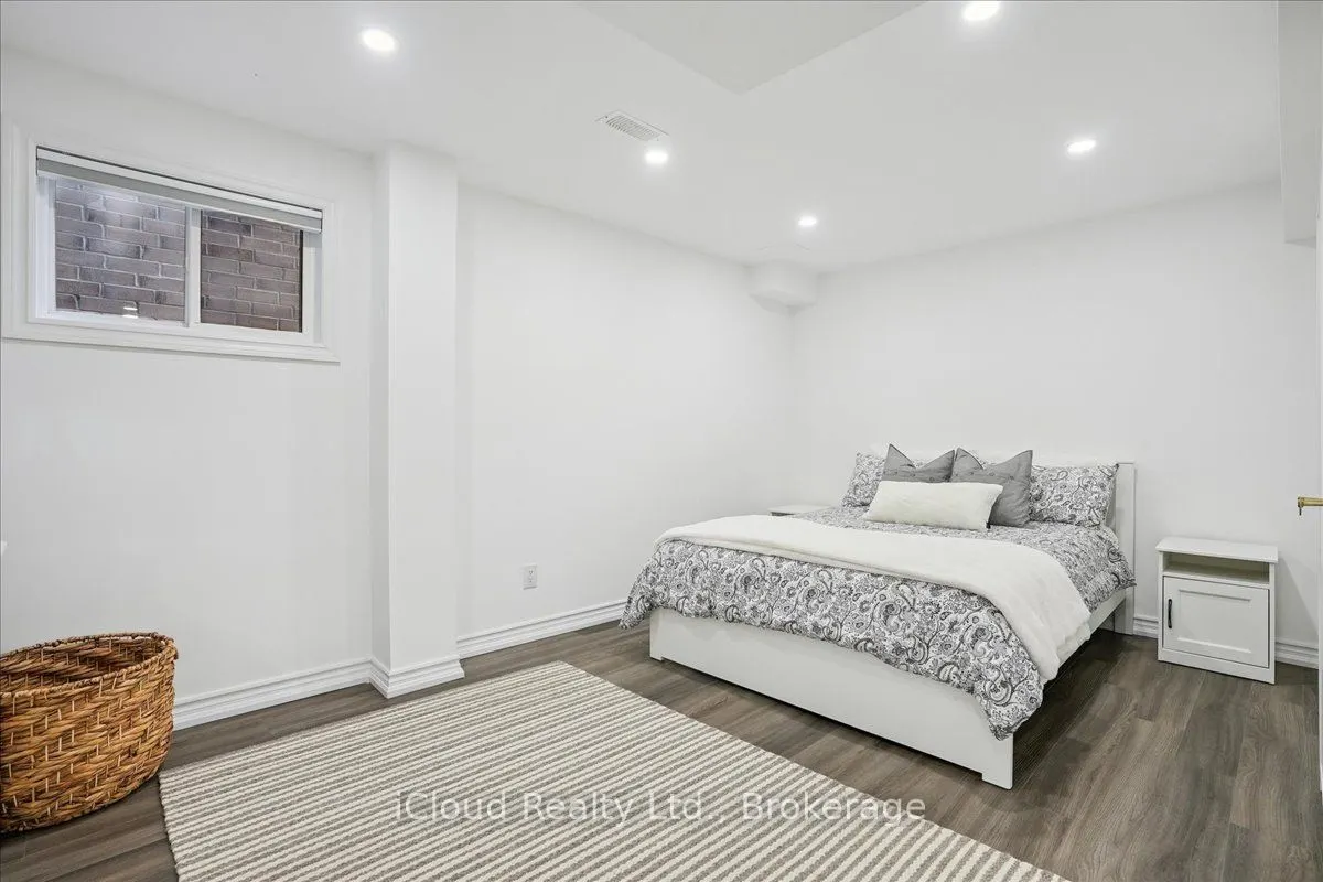 136 Dunrobin Lane