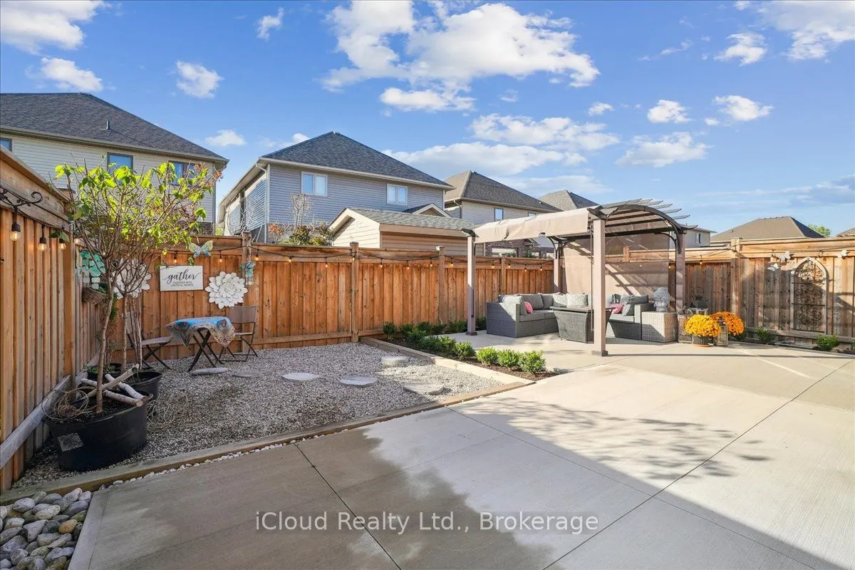 136 Dunrobin Lane