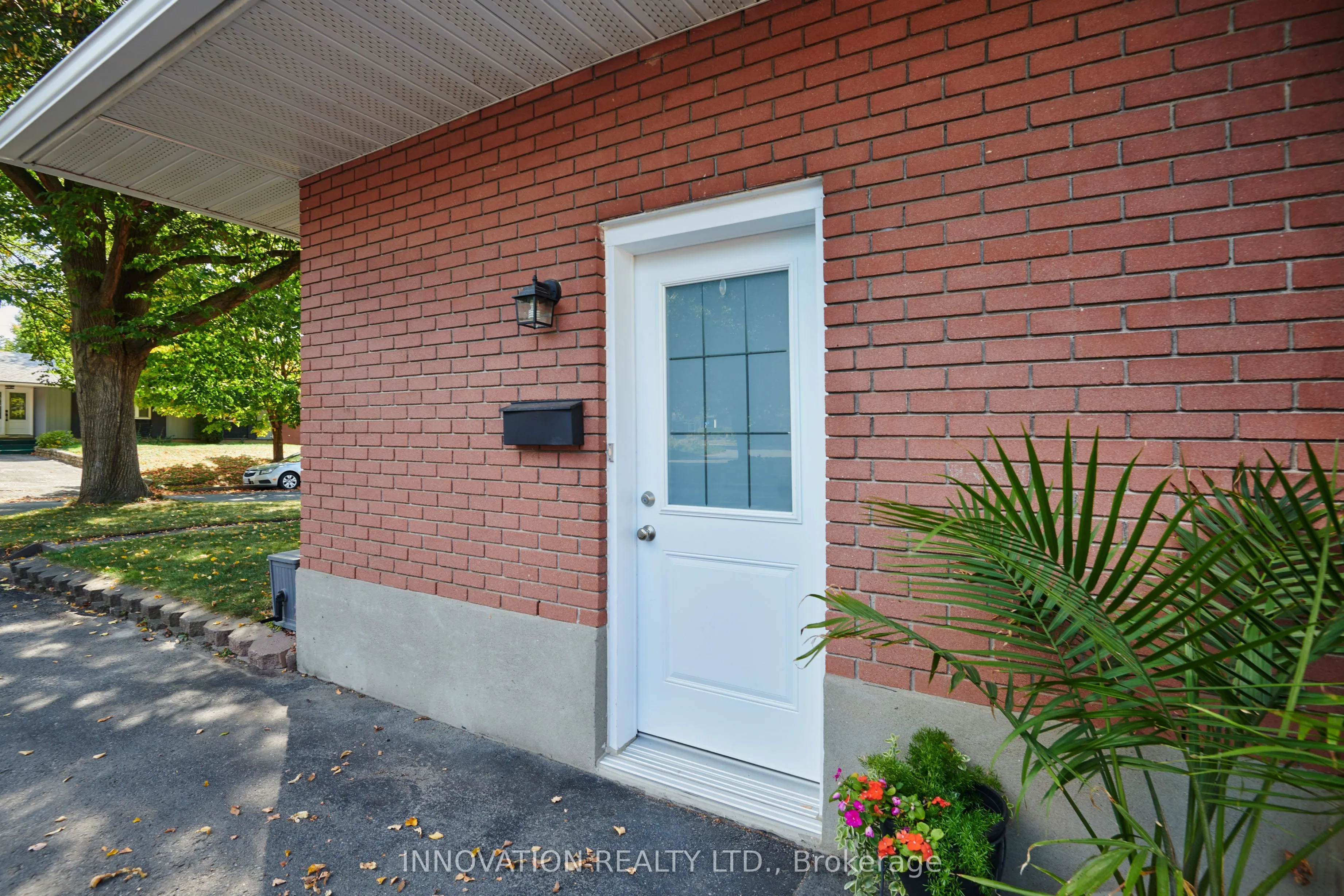 2569 Hanlon Avenue