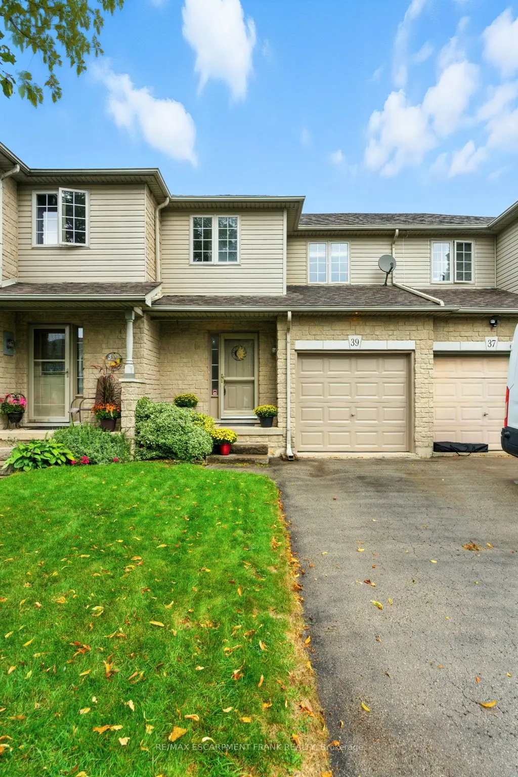 39 Foxborough Drive