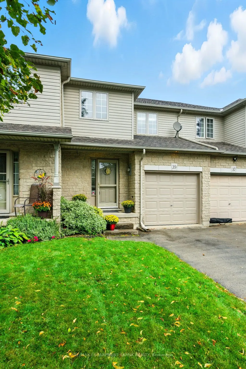 39 Foxborough Drive
