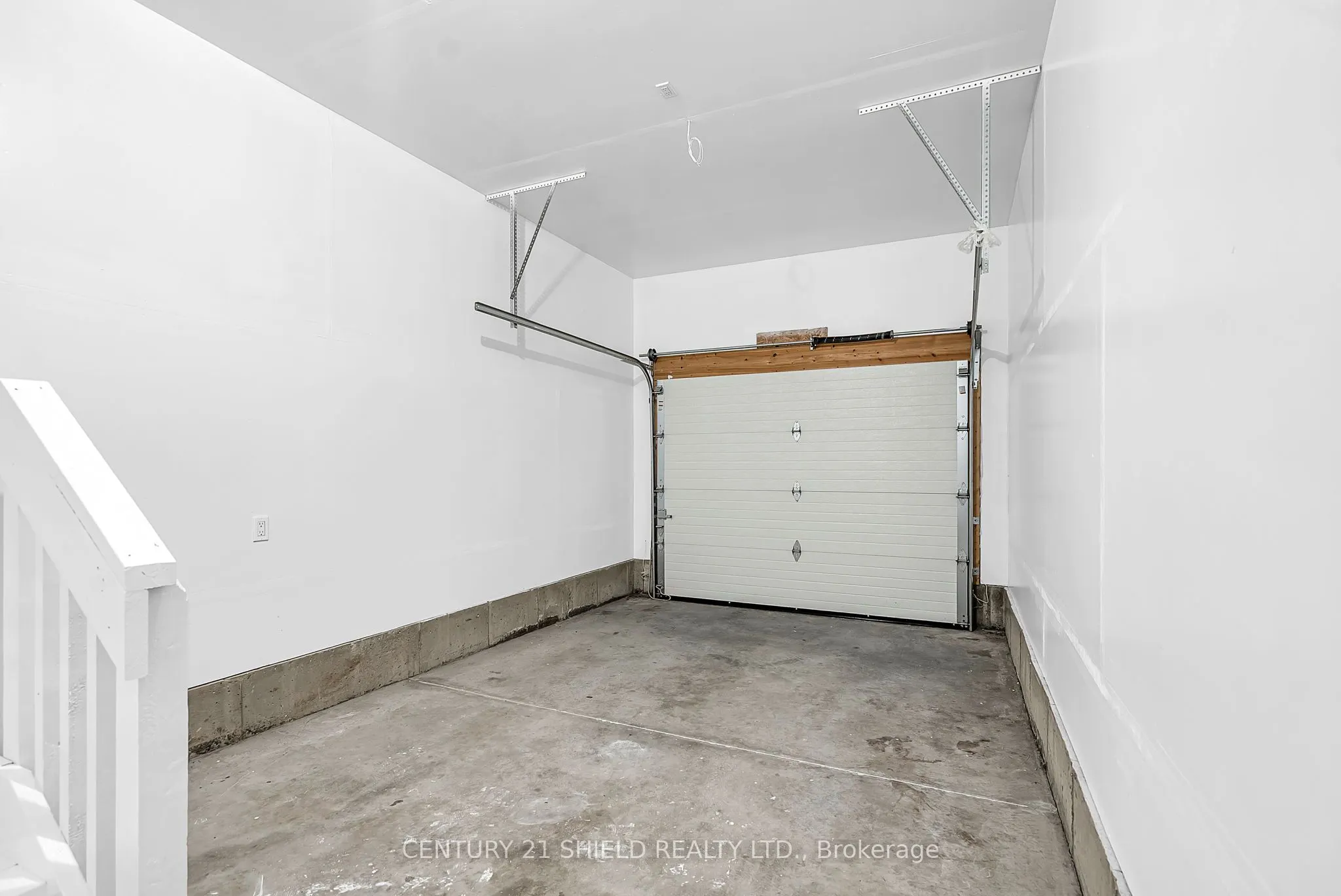 225 Third Street W
