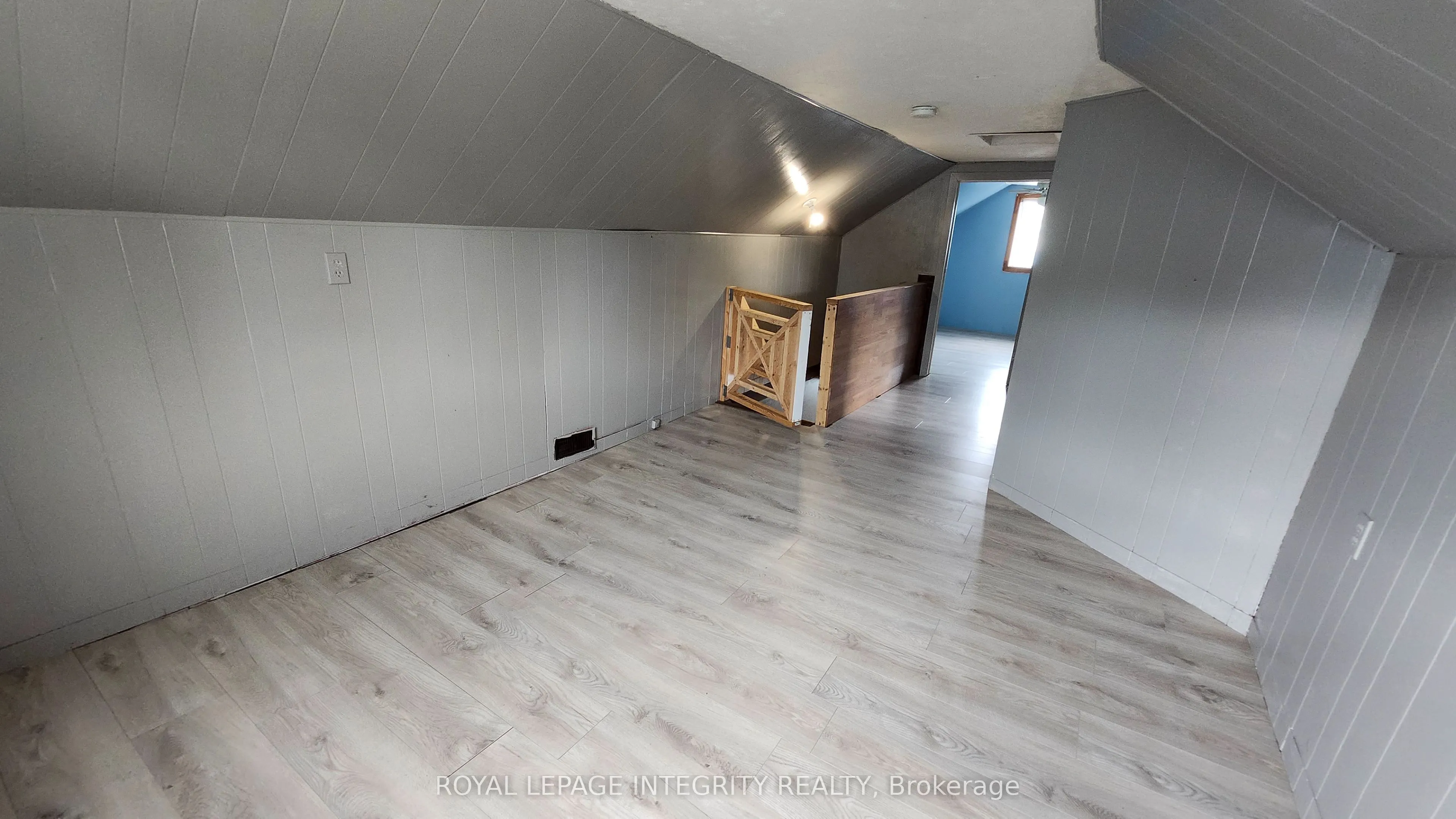 360 Ninth Street W