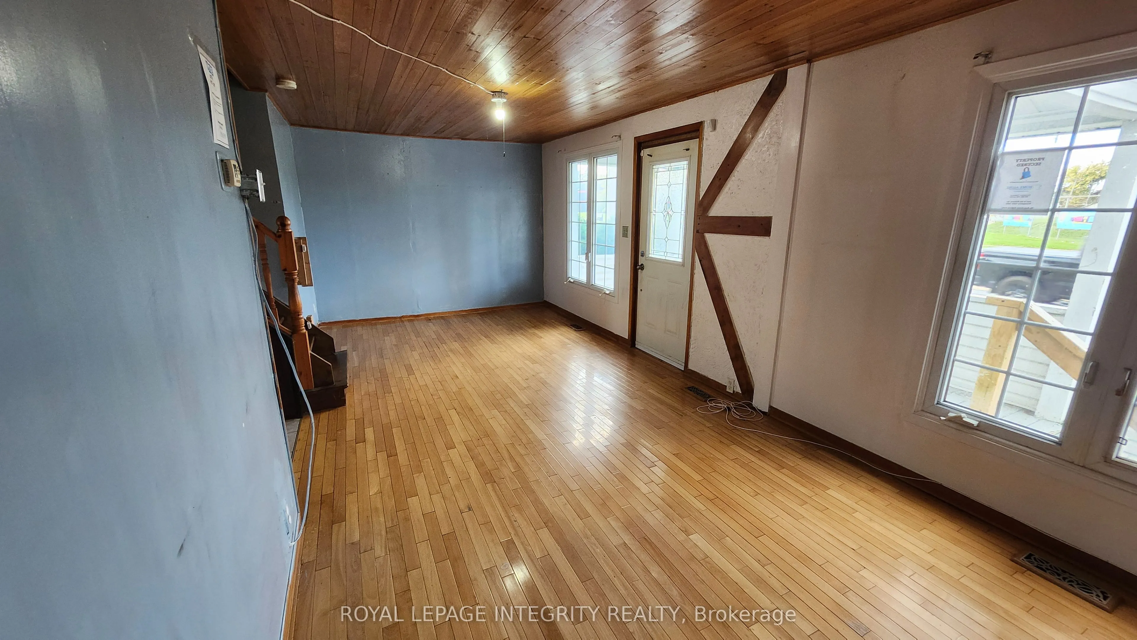 360 Ninth Street W