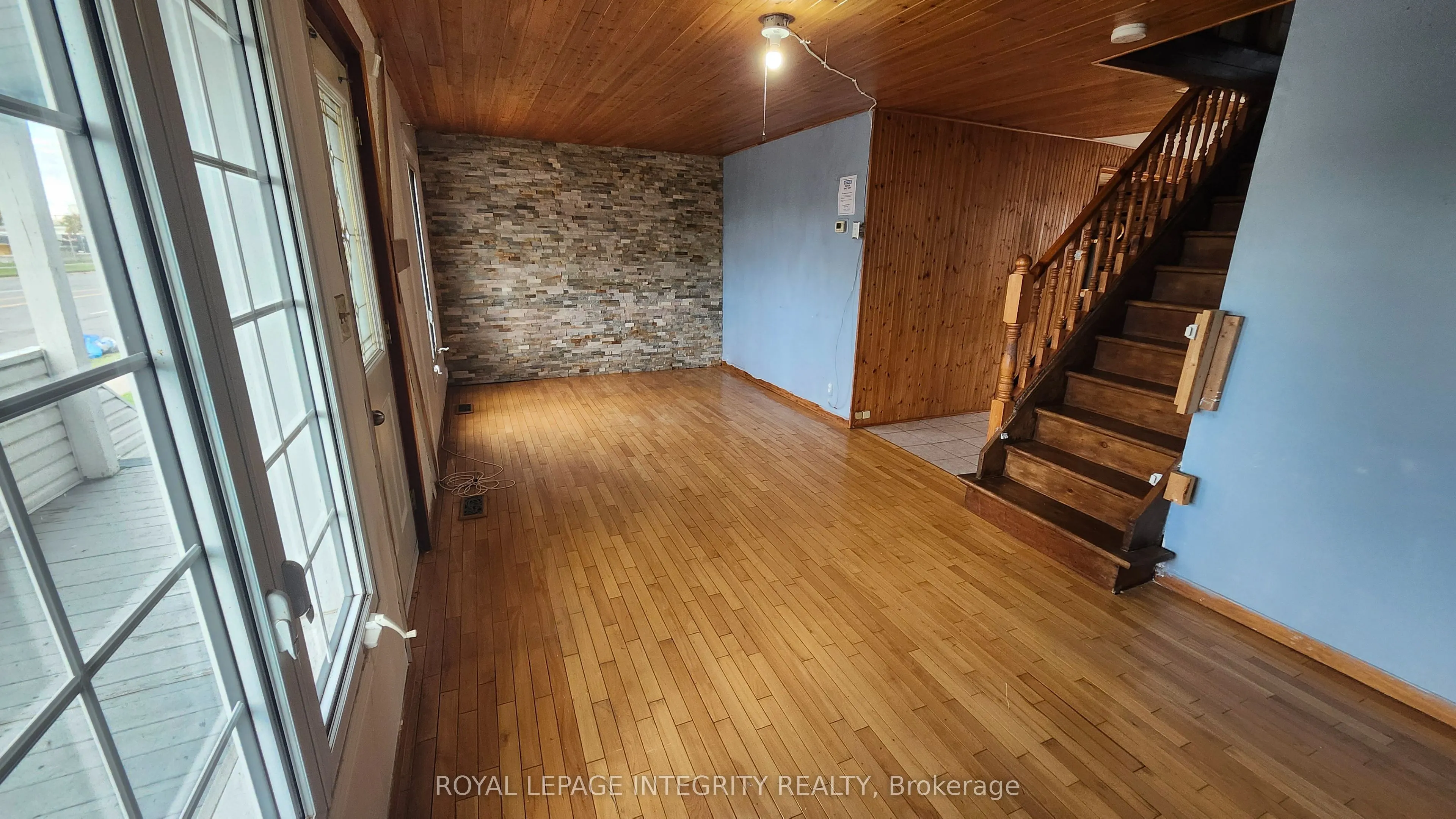 360 Ninth Street W