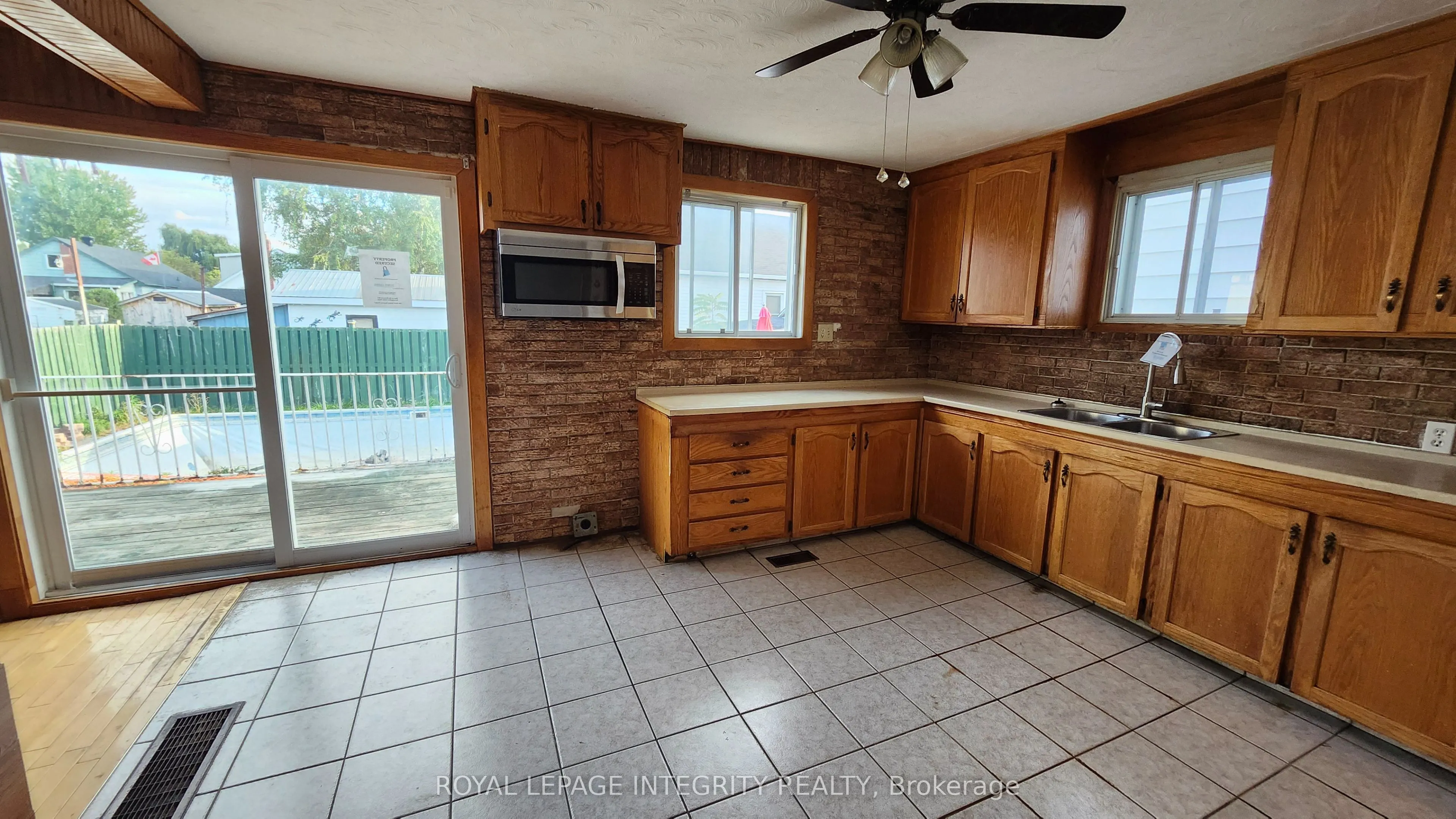 360 Ninth Street W